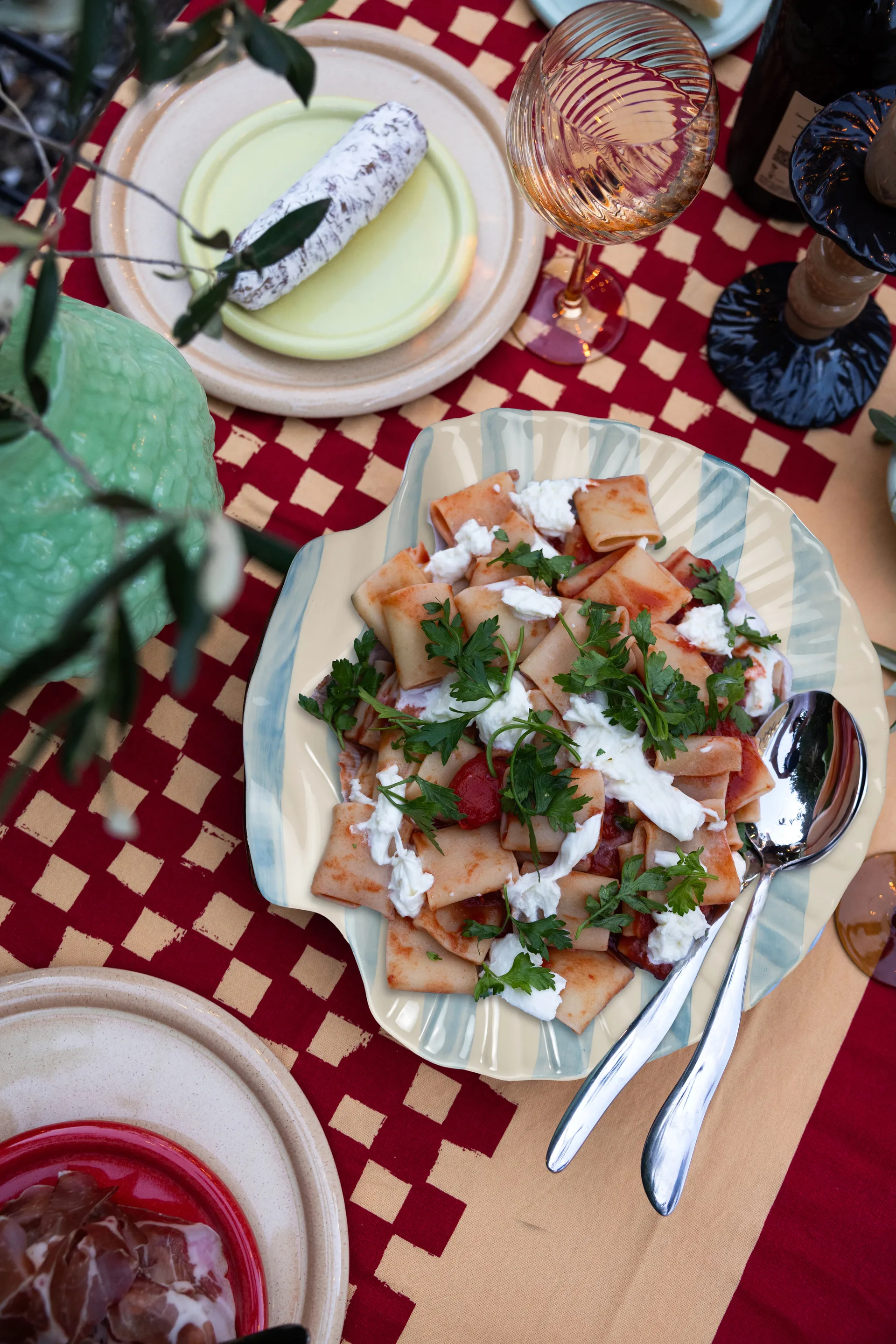 Armona stripe πιατέλα σερβιρίσματος 32x32,5 cm, Γαλάζιο-άσπρο Byon