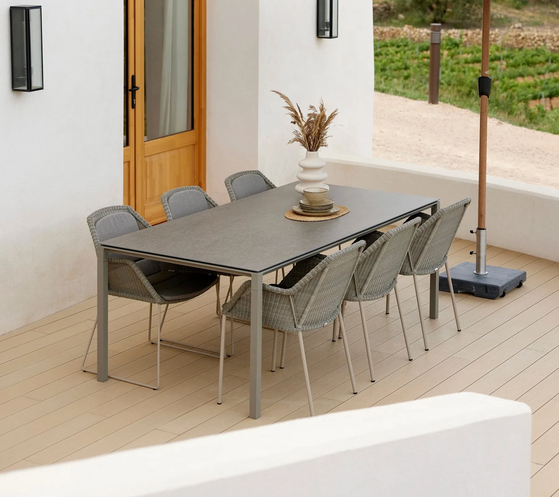 Breeze στοιβαζόμενη καρέκλα με μπράτσα weave, Τόπι Cane-line