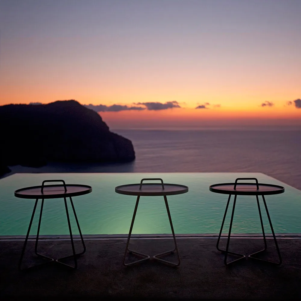 Τραπέζι On the move διαμέτρου 37 εκ., Μαύρο Cane-line