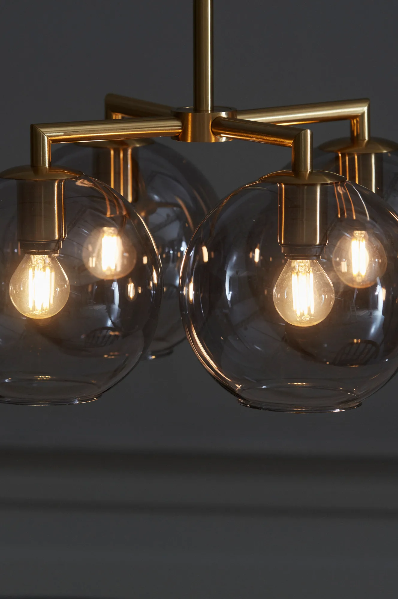 Ture κρεμαστό φωτιστικό 30 cm, ορείχαλκος-φιμέ γυαλί CO Bankeryd