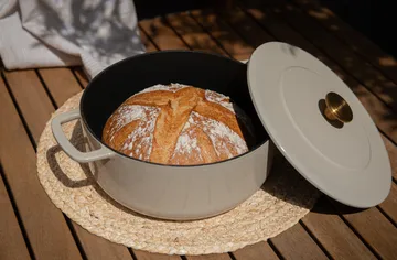 Combekk Εμαγιέ χύτρα από χυτοσίδηρο Ø24 εκ. - Sand-gold πόμολο - Combekk