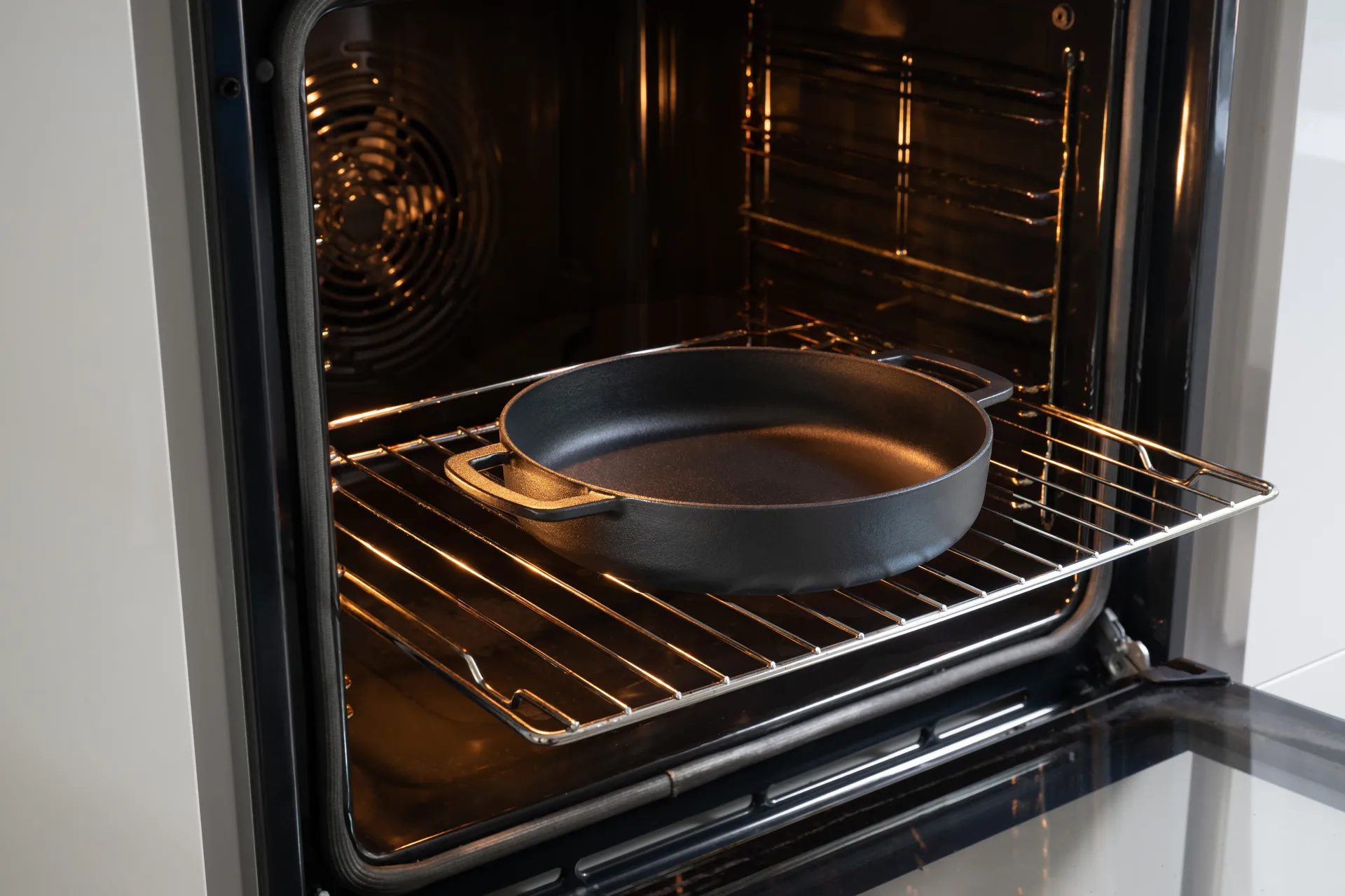 Combekk Enameled τηγάνι από χυτοσίδηρο Ø24 εκ., Μαύρο Combekk