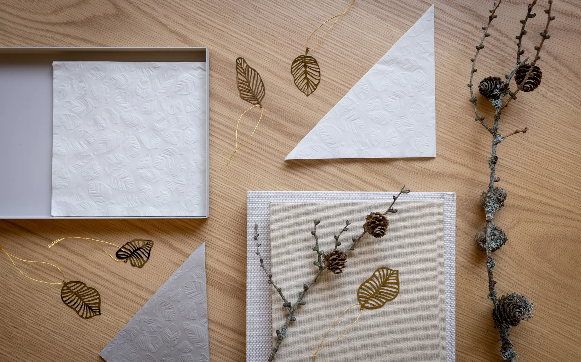 Διακοσμητικά κρεμαστά φύλλα 4 τεμαχίων, Ορείχαλκος Cooee Design