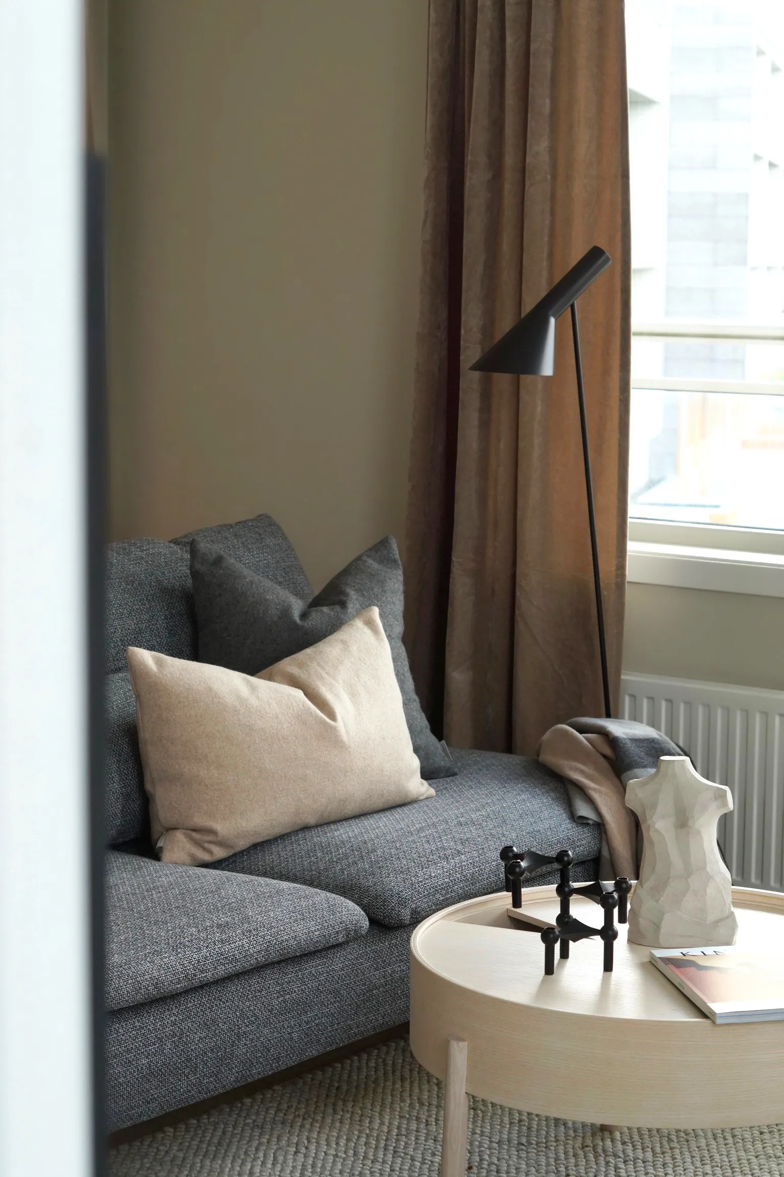 Eve II γλυπτό, ασβεστόλιθος Cooee Design