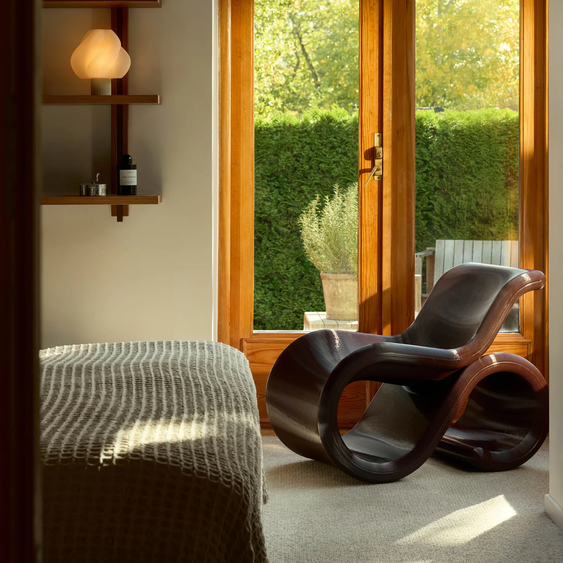 Éclair chair πολυθρόνα lounge, Κεράσι Crème Atelier