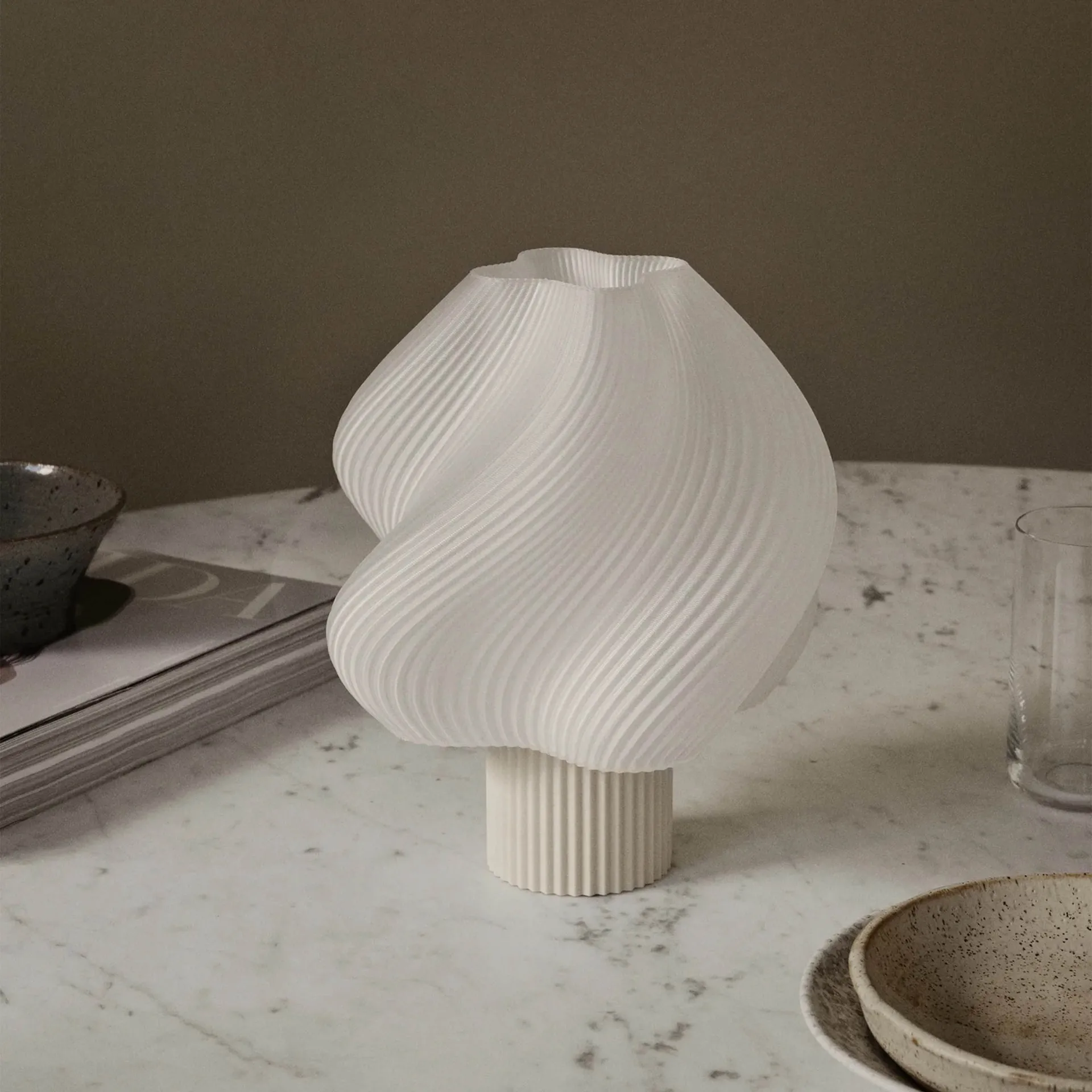 Soft Serve φορητή επιτραπέζια λάμπα, Βανίλια, 23 cm Crème Atelier