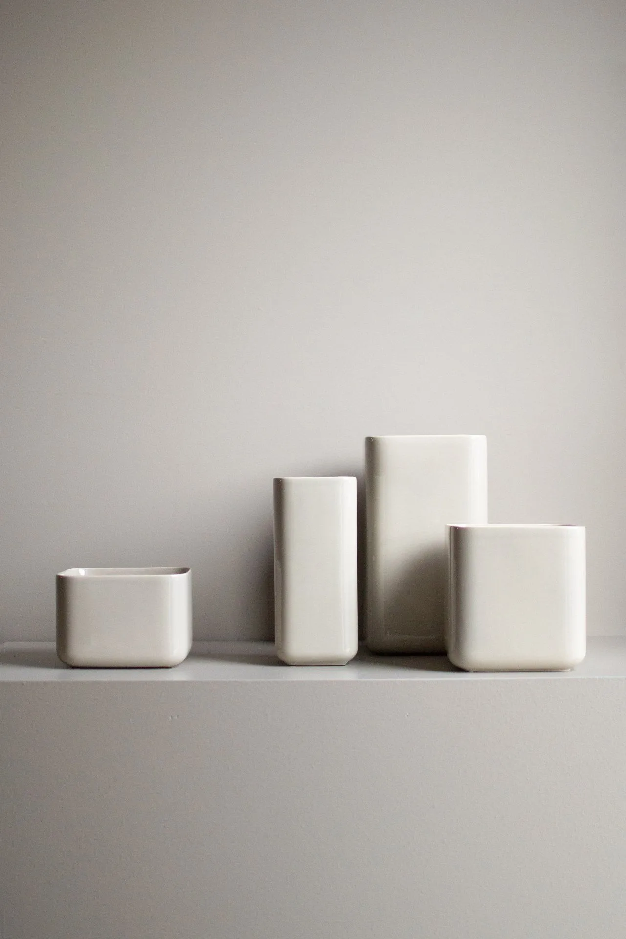 Cube βάζο 20 cm, Γυαλιστερό χρώμα του ασπάλακα DBKD