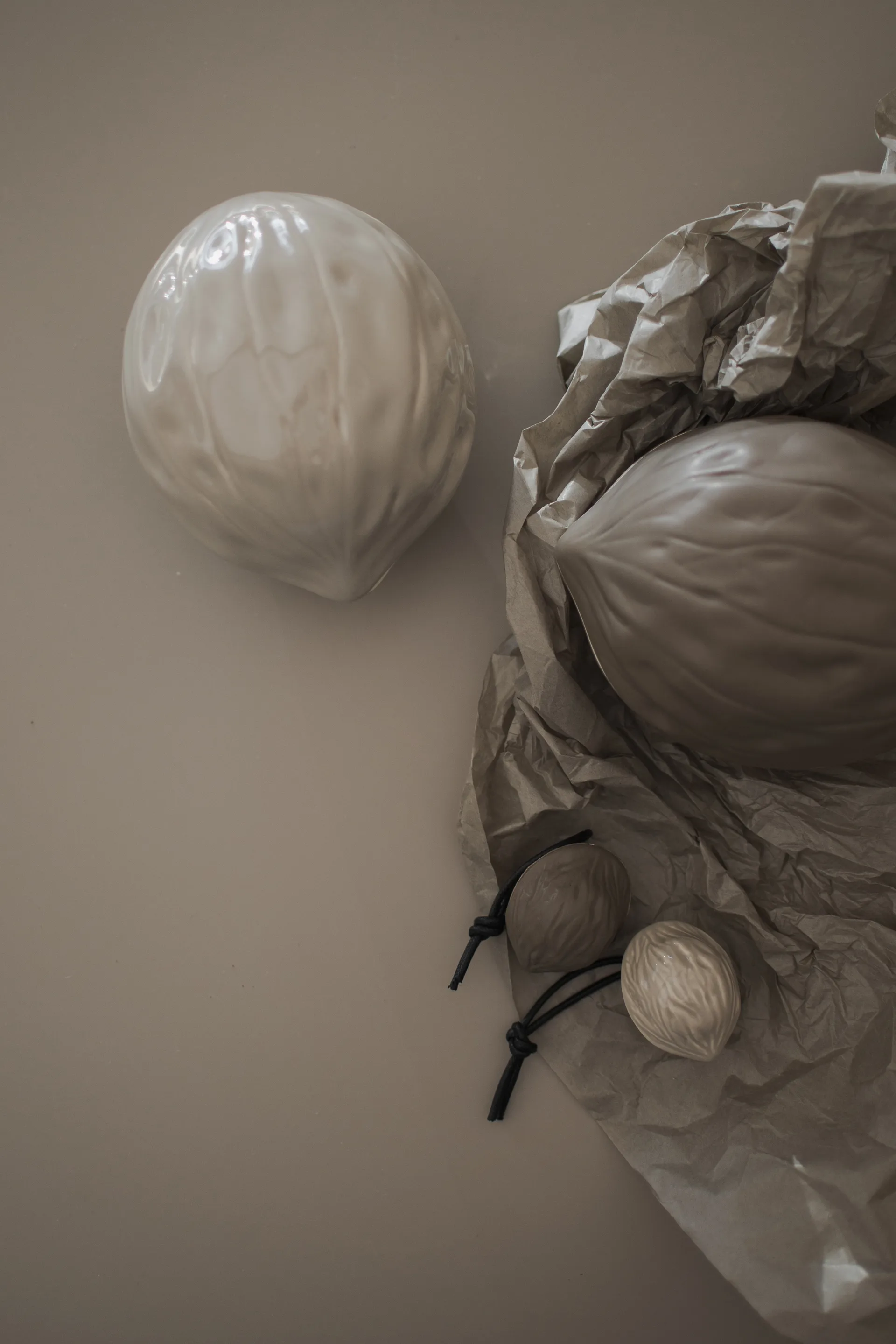 Κρεμαστό στολίδι χριστουγεννιάτικου δέντρου καρύδι, Dust DBKD