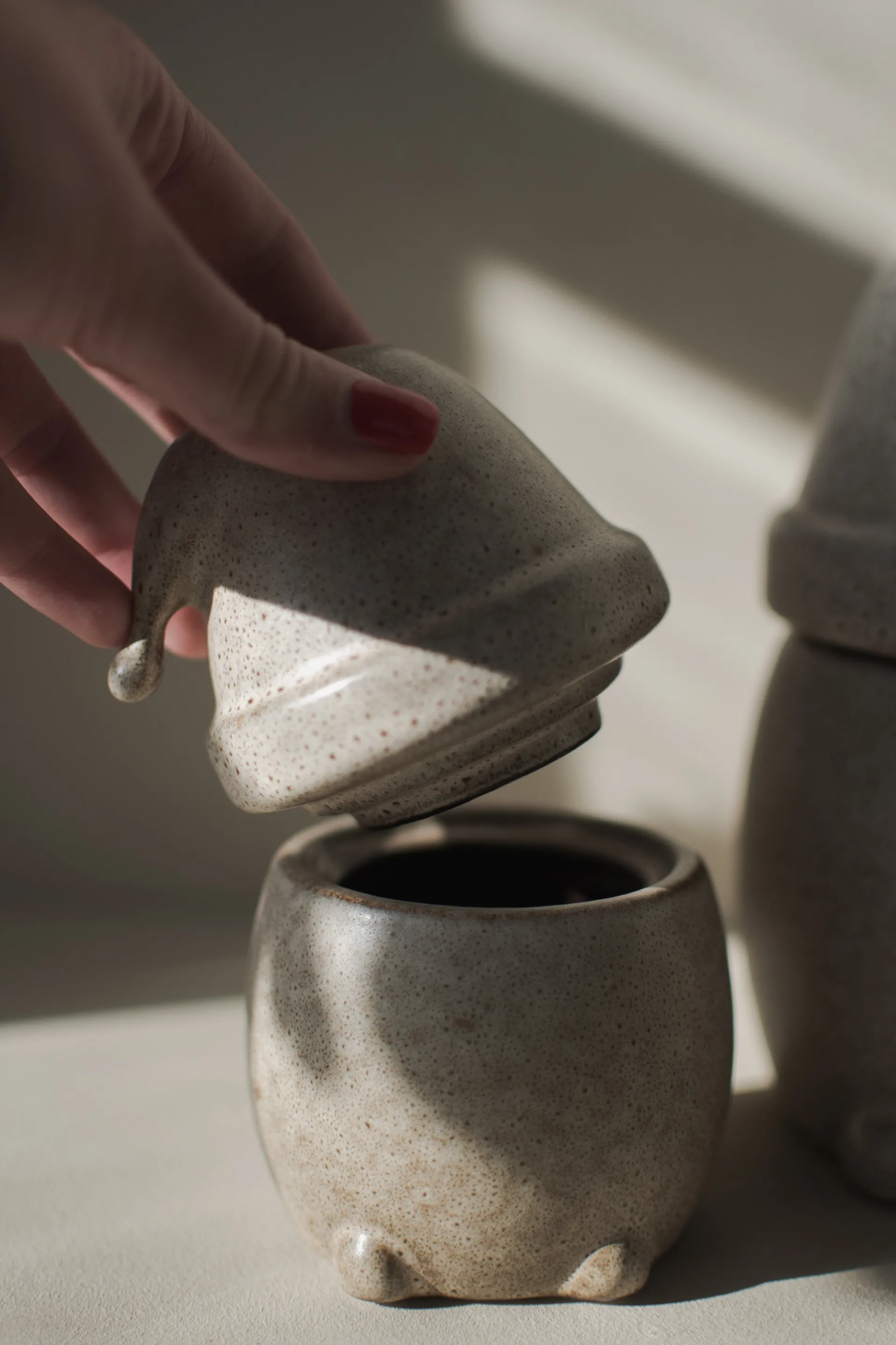 Βάζο με καπάκι μικρό Eating Santa, Beige DBKD