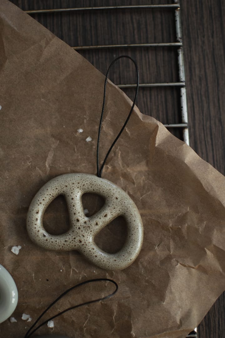 Κρεμαστό διακοσμητικό Hanging pretzel, Beige DBKD