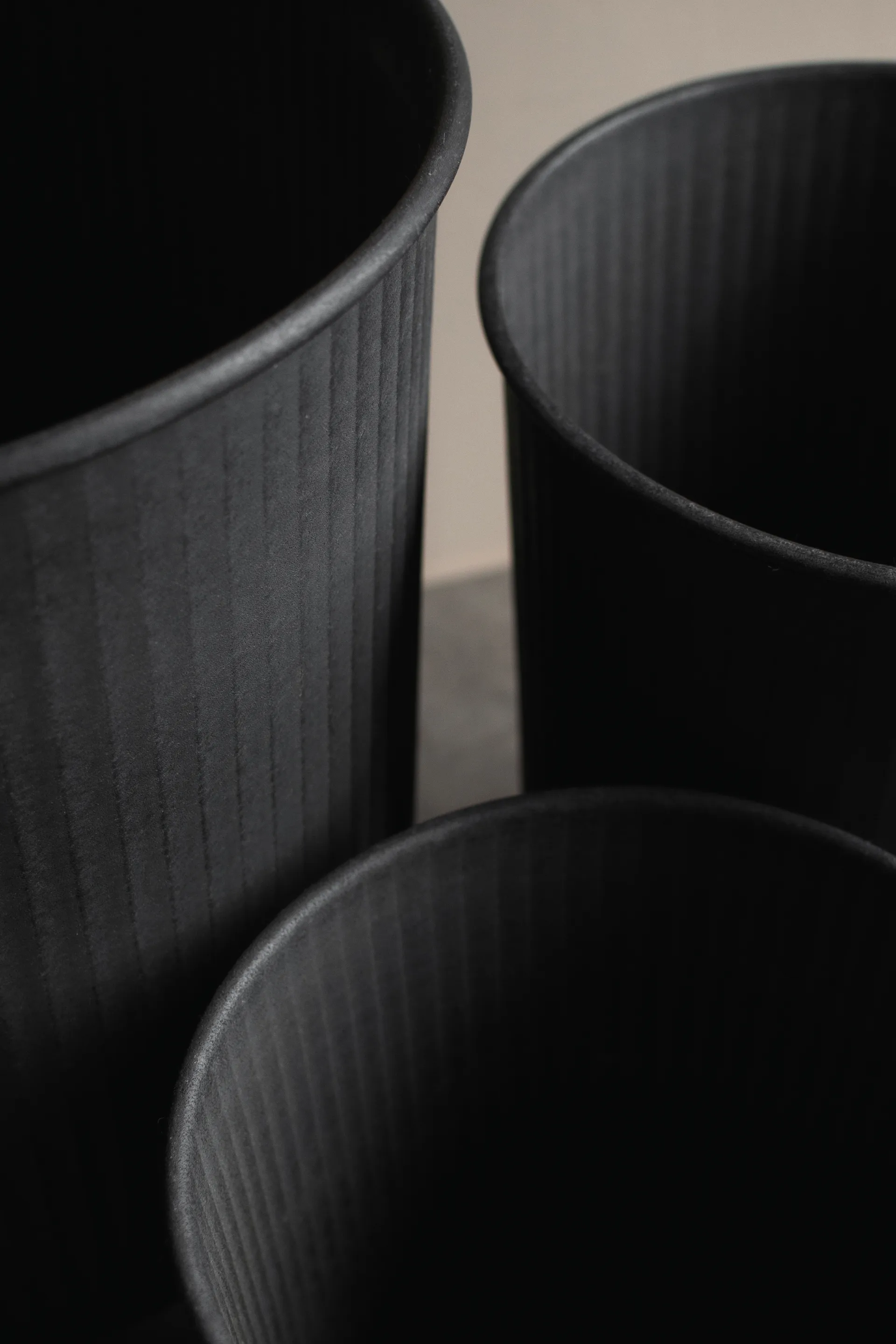 Κεραμικό γλαστράκι Out stripe 3 τεμαχίων, Black DBKD