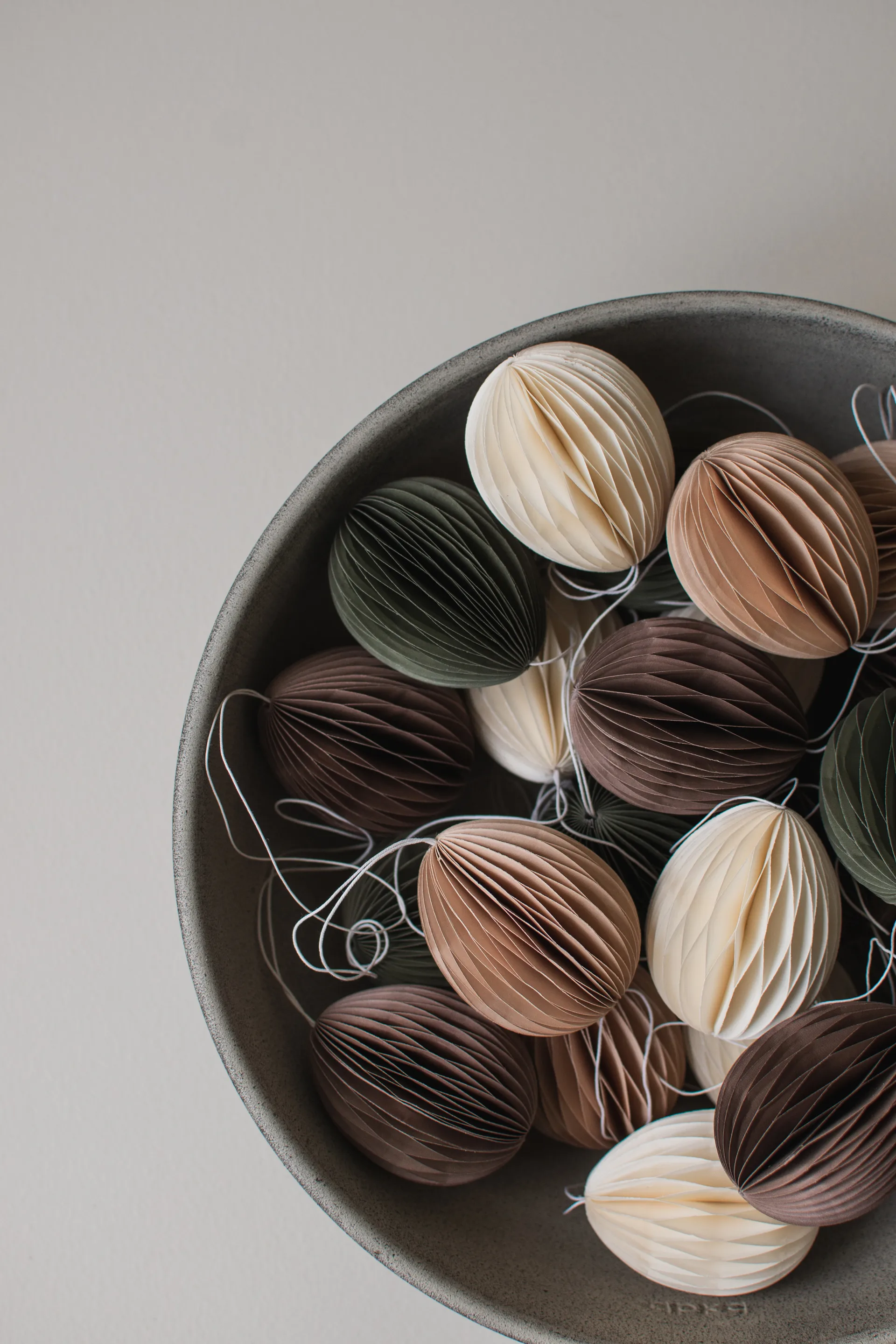 Ovoid πασχαλινό διακοσμητικό από χαρτί 7 εκ., Sand DBKD