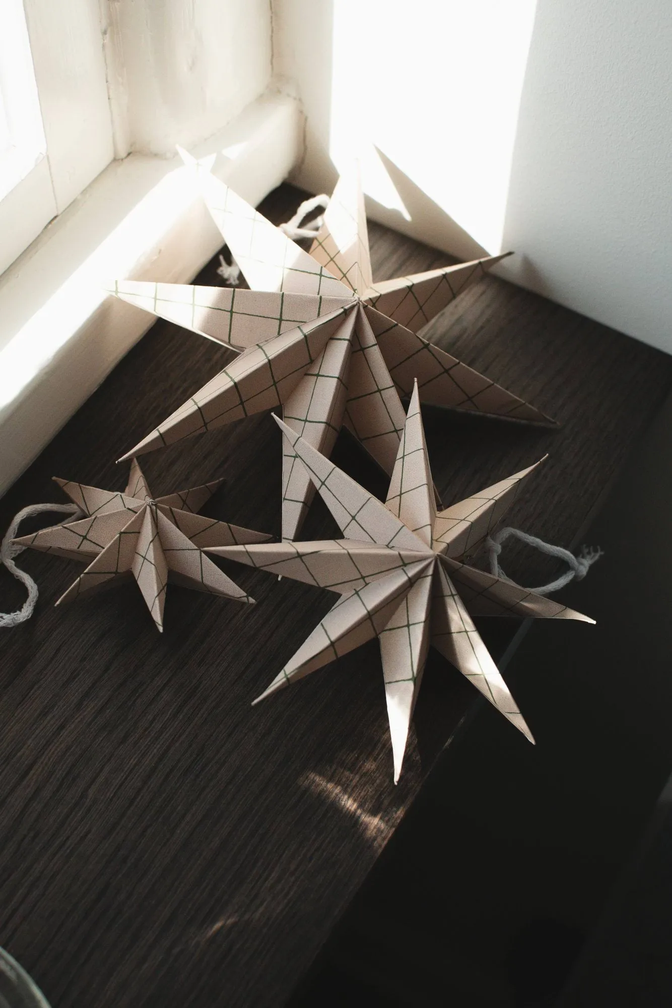 Paper winter star διακοσμητικό κρεμαστό, Square sand, medium, Ø14 εκ. DBKD
