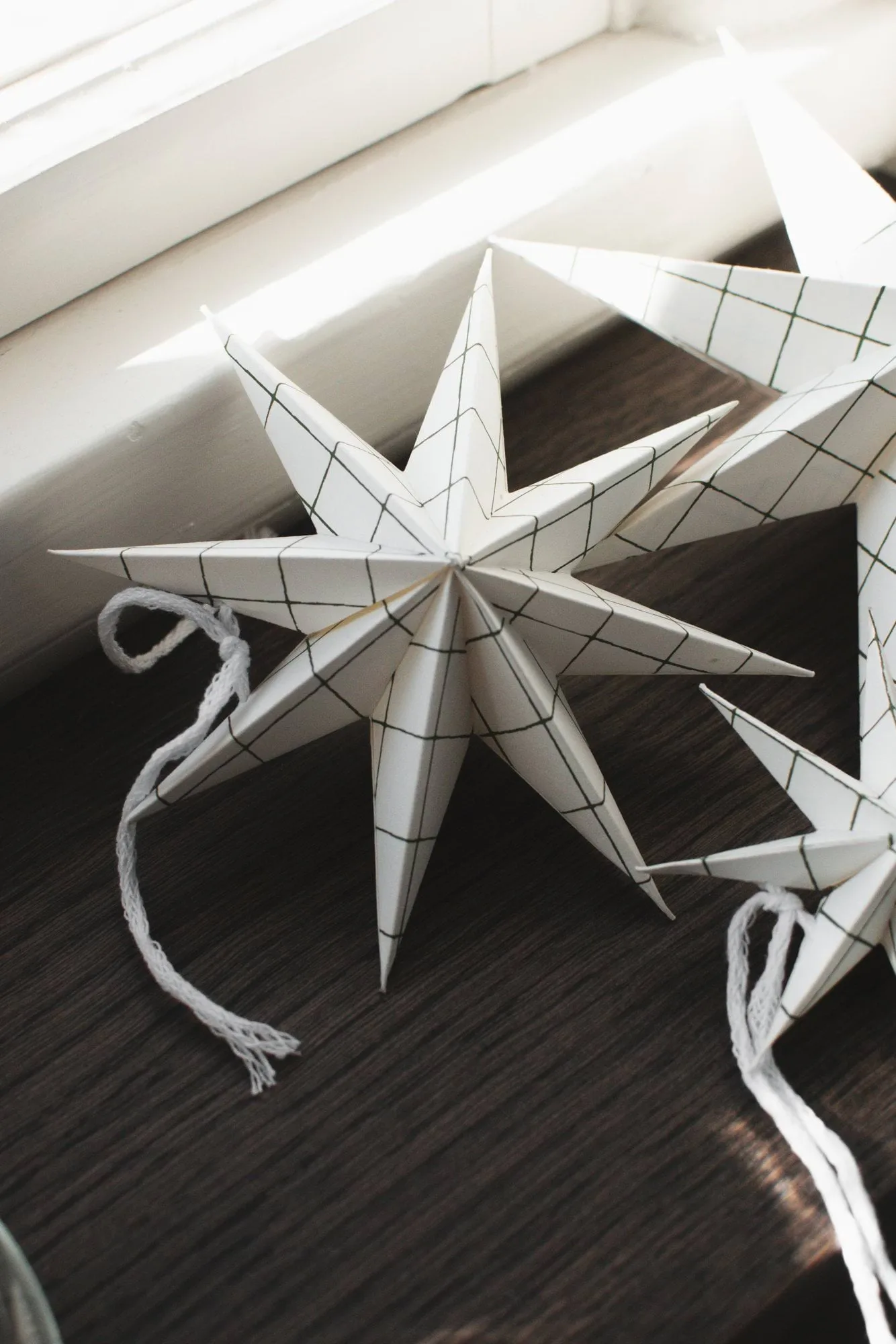 Paper winter star διακοσμητικό κρεμαστό, Square white, medium, Ø14 εκ. DBKD