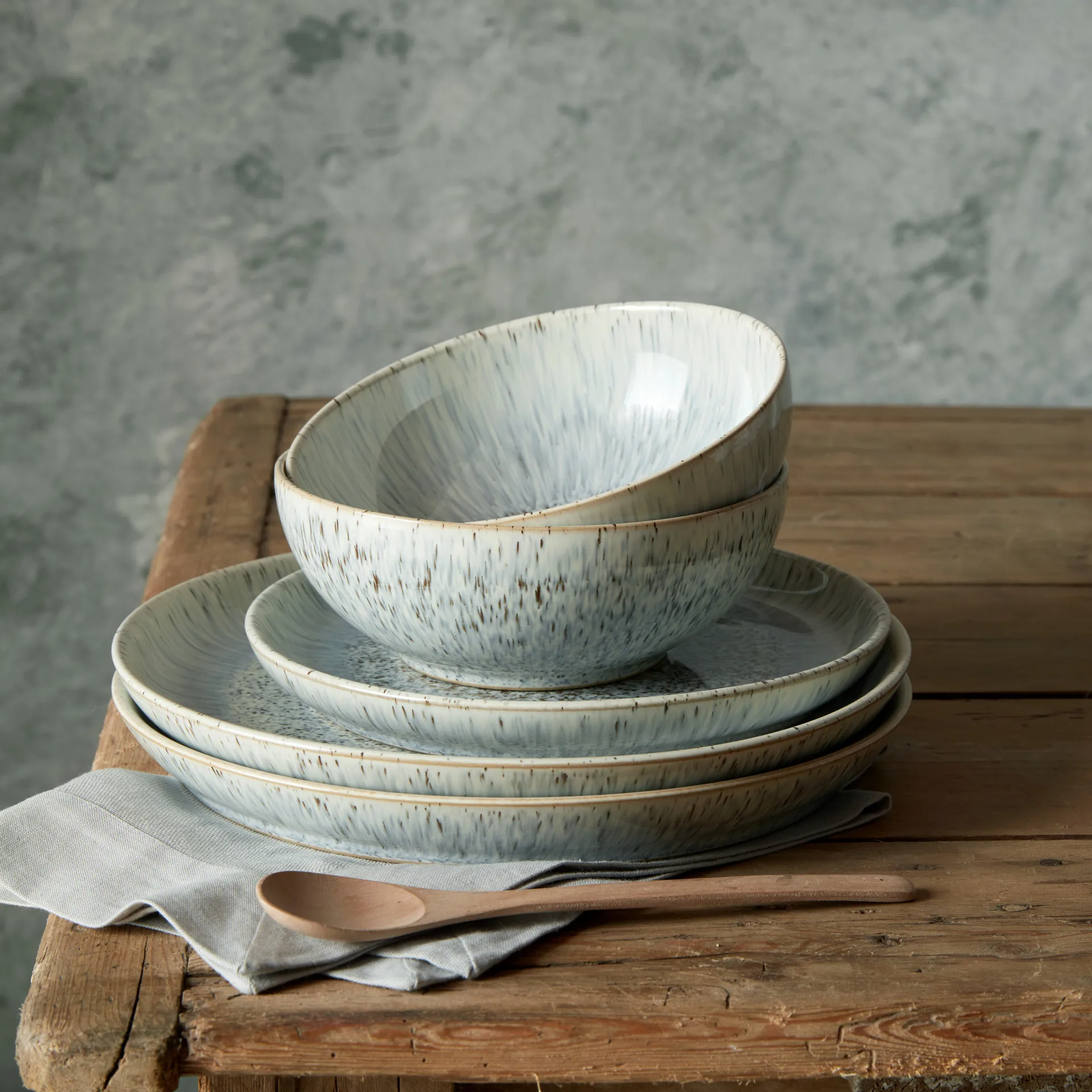 Διάστικτο πλατύ μπολ πρωινού Halo 17 εκ, Γκρι-καφέ Denby