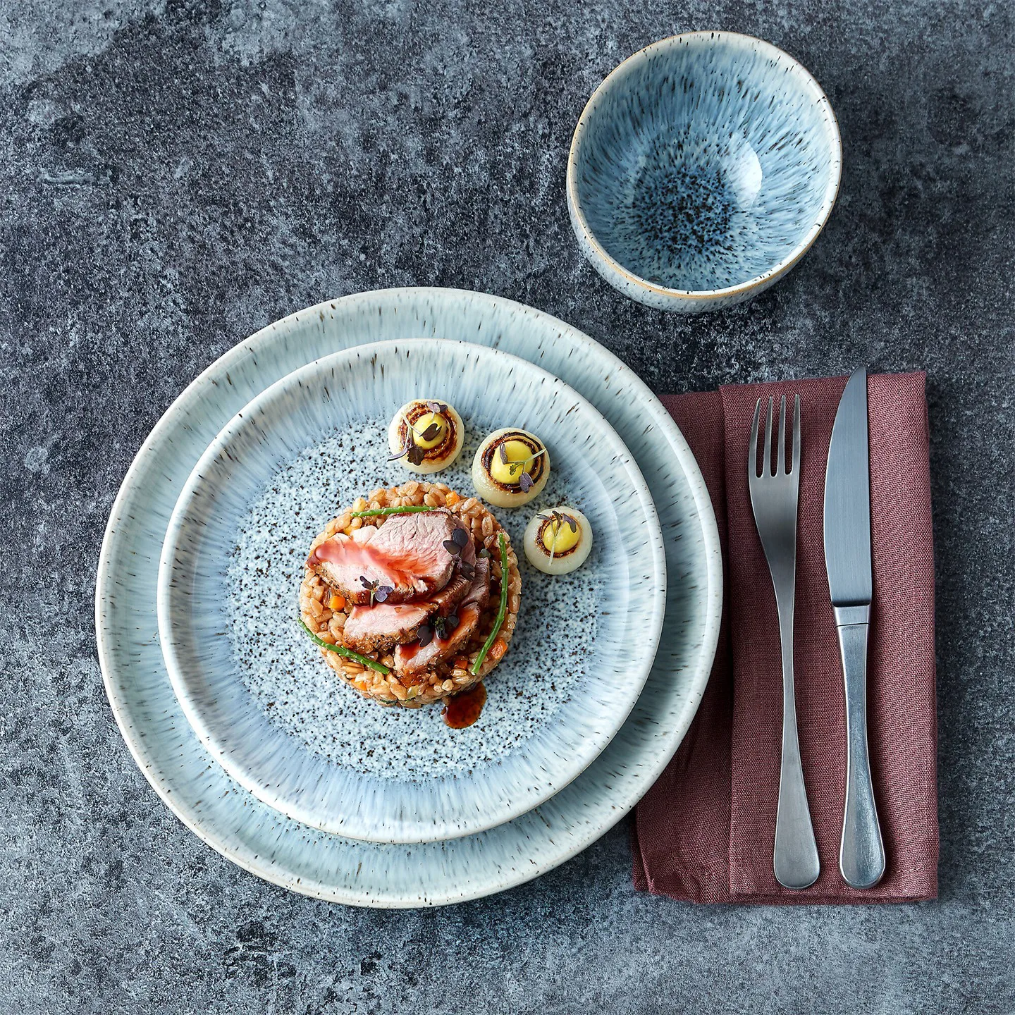 Πιάτο κουπέ διάστικτο Halo 21 εκ, Γκρι-καφέ Denby