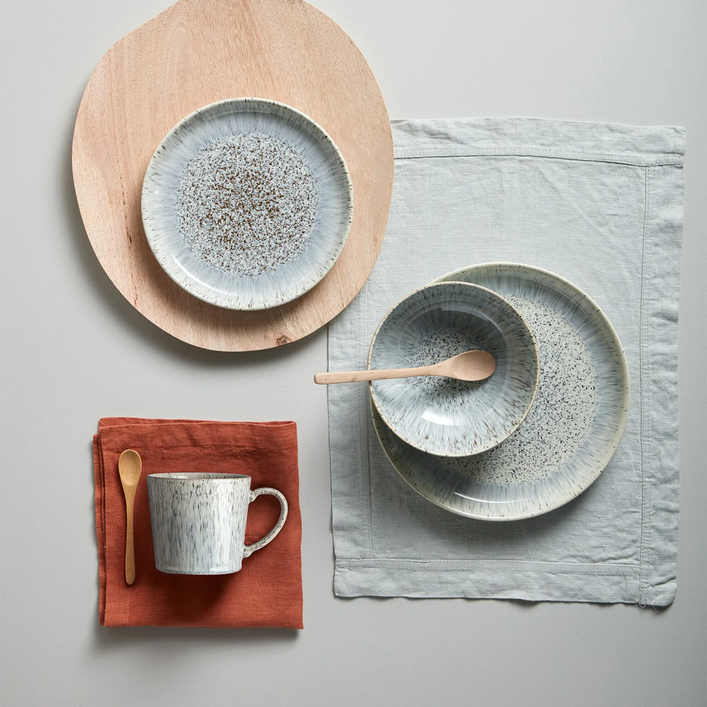 Πιάτο κουπέ διάστικτο Halo 21 εκ, Γκρι-καφέ Denby