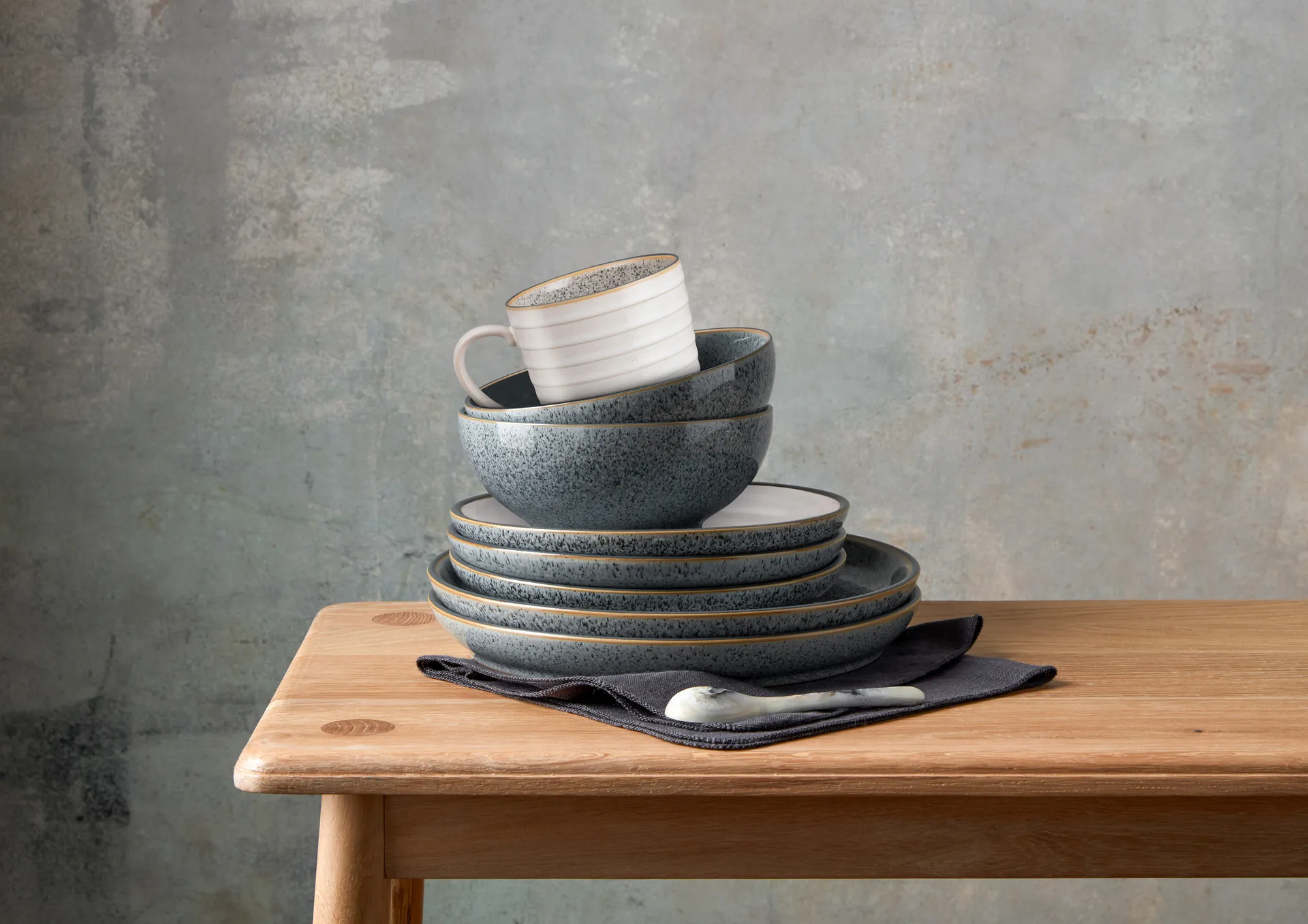 Γκρι ρηχό Studio πιάτο 26 εκ, Γρανίτης Denby