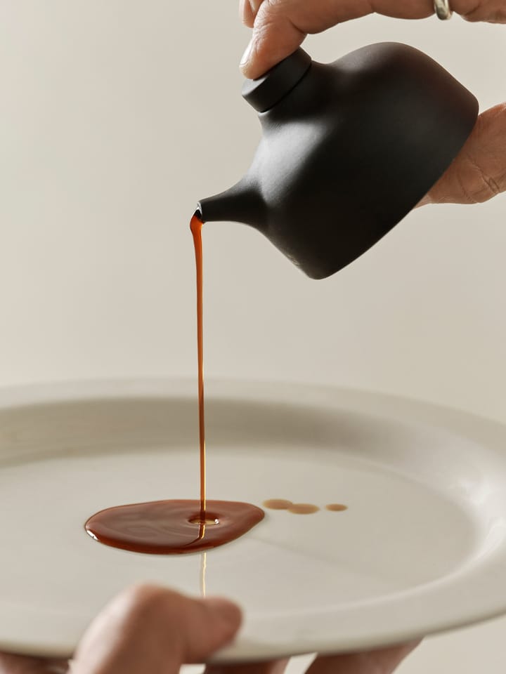 Sand μπουκάλι για σως σόγιας 12 cl, Μαύρος πηλός Design House Stockholm