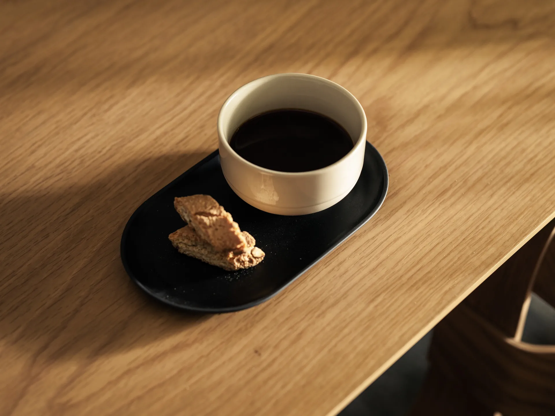 Sand πιάτο οβάλ 12.5x20 cm, Μαύρος πηλός Design House Stockholm