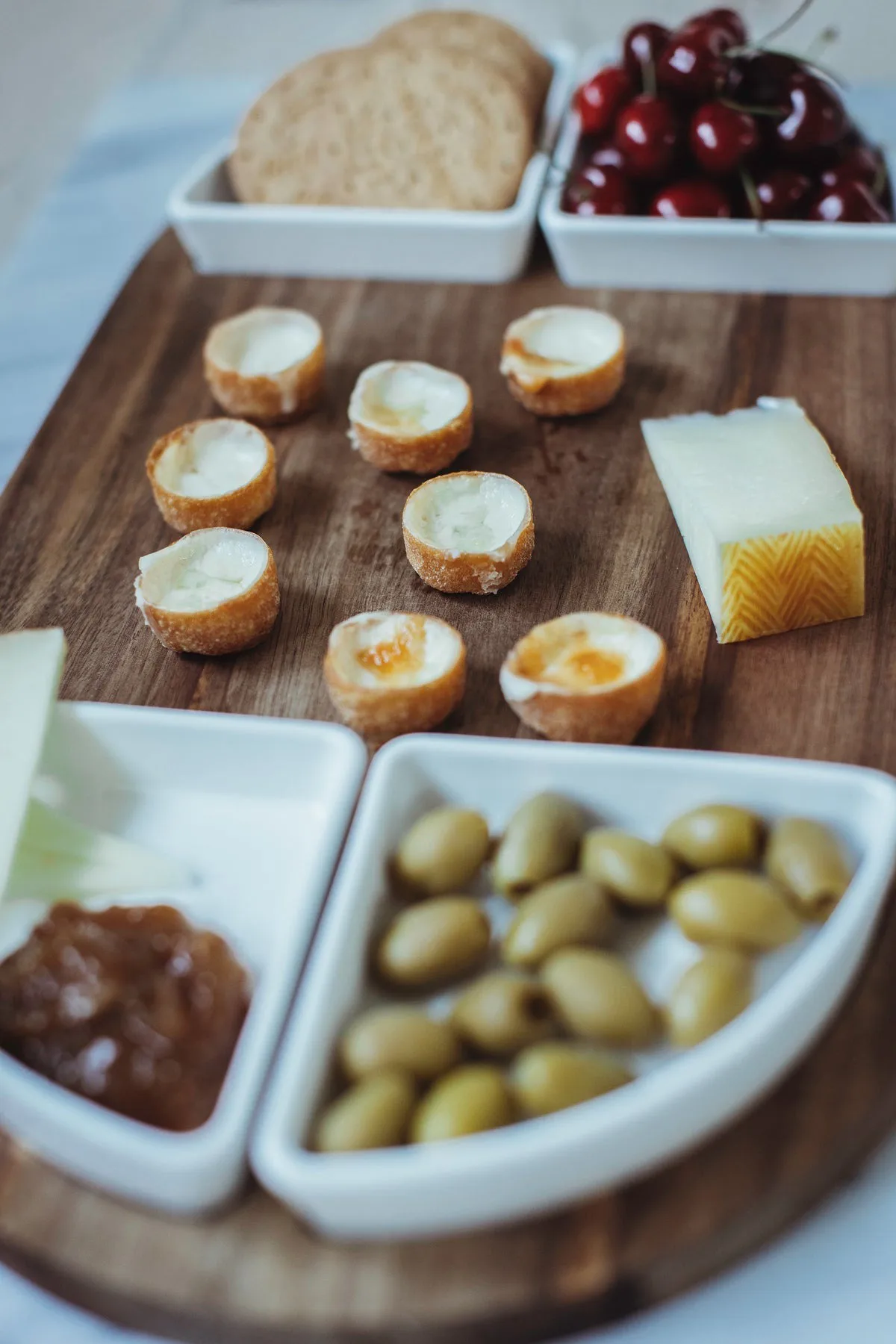 Σεβίν σερβιρίσματος δίσκος + μπολ 5 τεμάχια, Ακακία-λευκή πορσελάνη Dorre