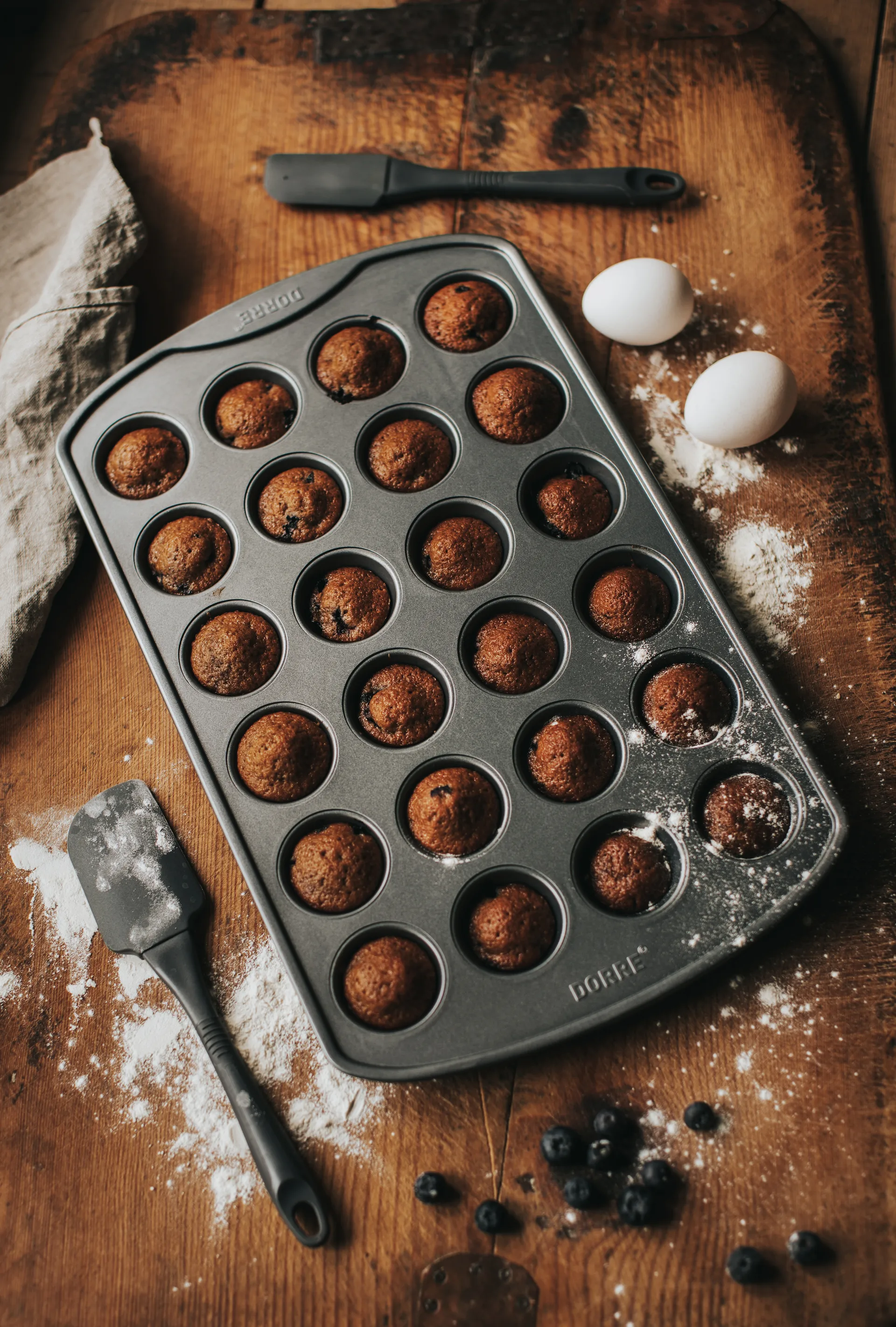 Karabo Θήκη για μάφινς από ανθρακούχο χάλυβα 24 θέσεων, 42,5×26×2,8 εκ. Dorre