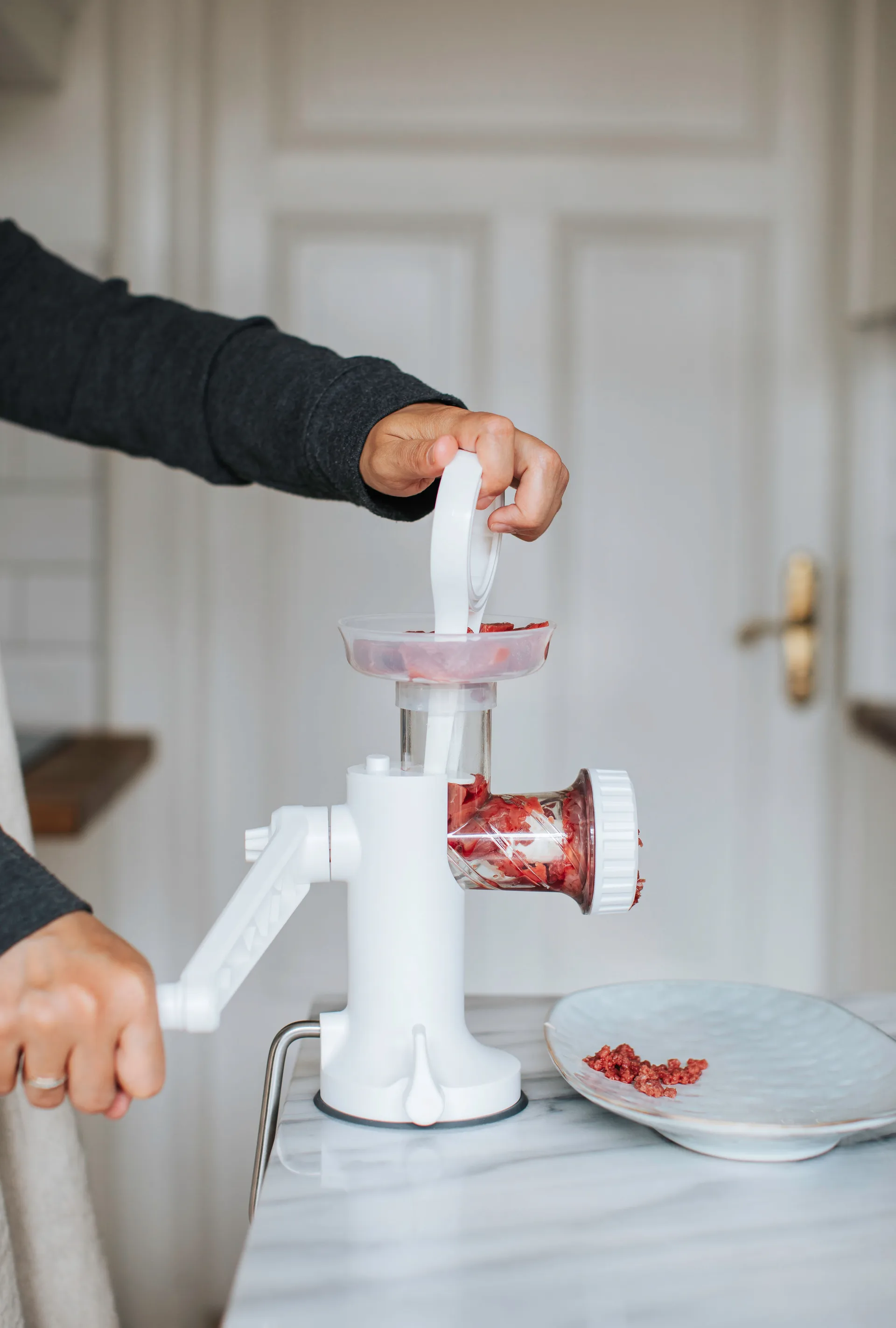 Κρεατομηχανή, Kora, Λευκό Dorre