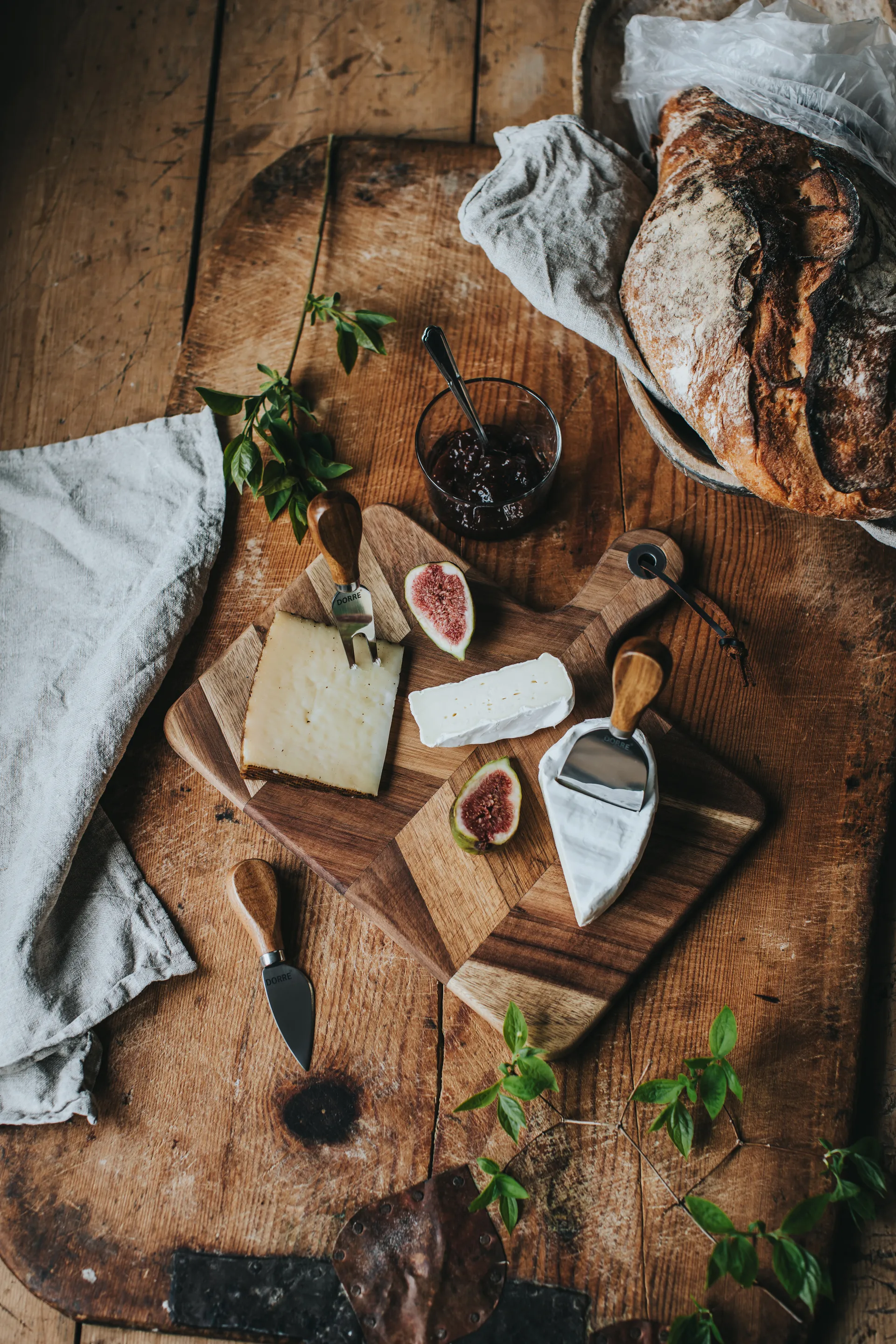 Ollie πλατό τυριών με μοτίβο ψαροκόκαλο 4 τεμαχίων, FSC Ακακία Dorre