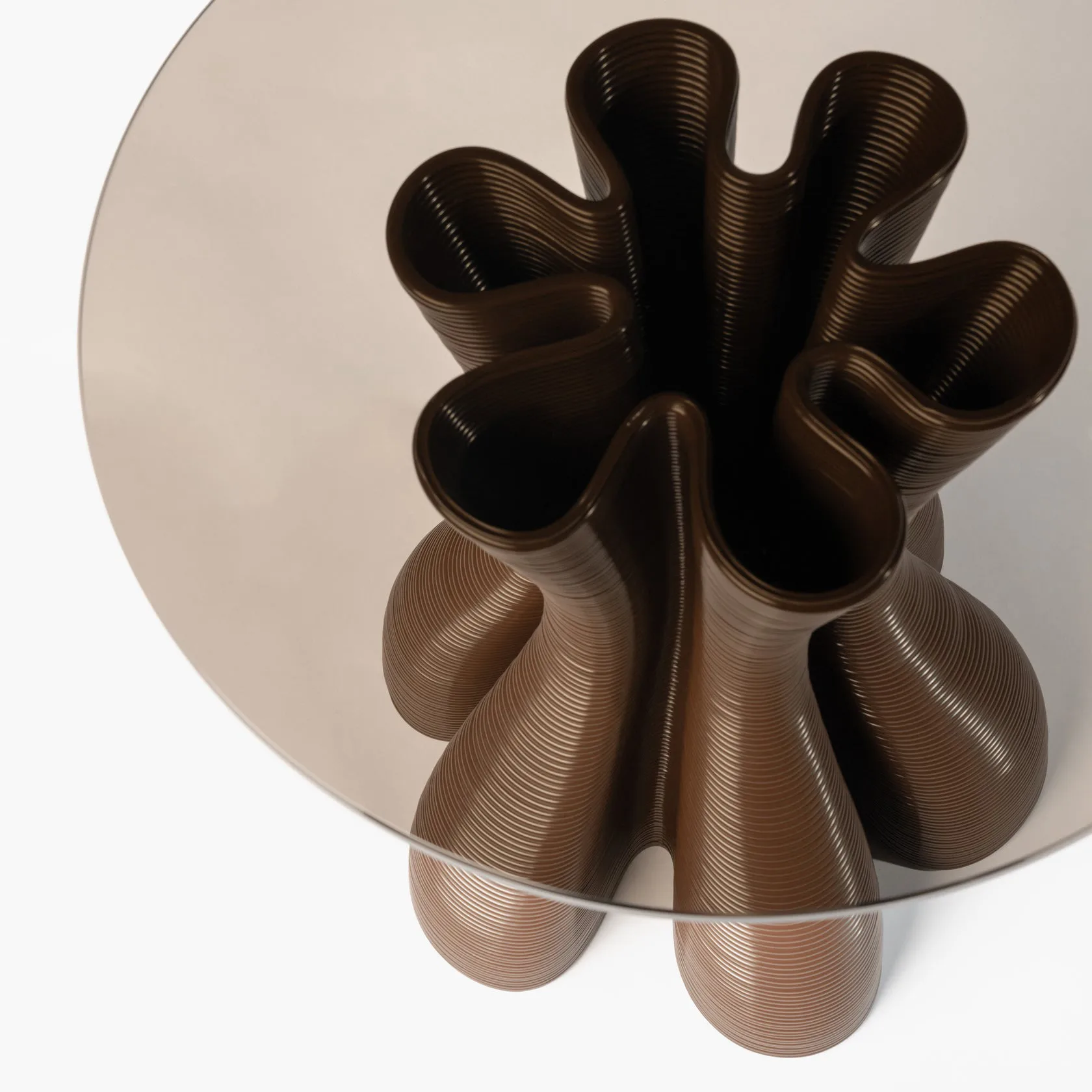 Anemone βοηθητικό τραπεζάκι Ø50 cm, Chocolate Ekbacken Studios