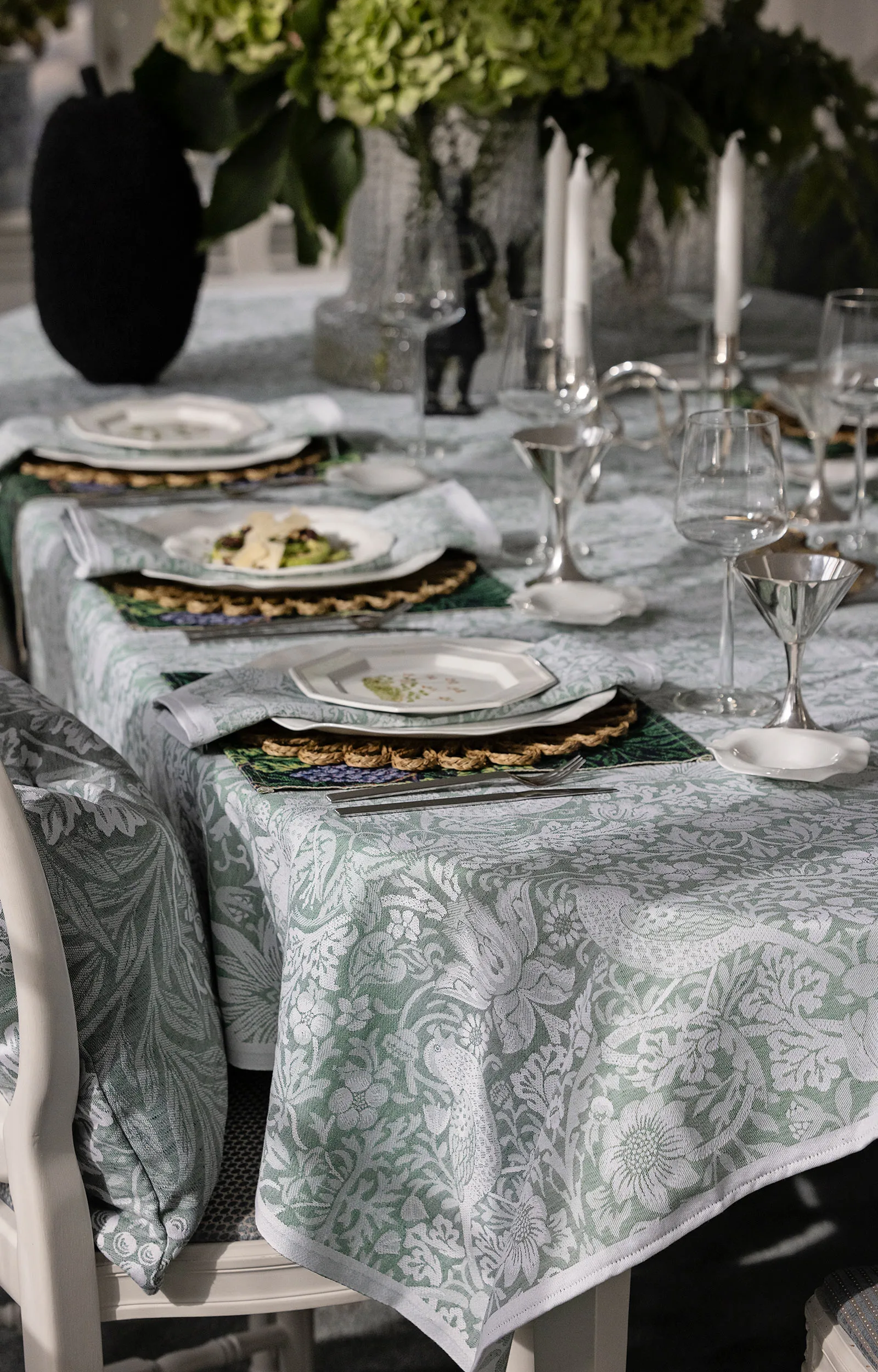 Strawberry Thief τραπεζομάντηλο 150x300 εκ., Πράσινο Ekelund Linneväveri