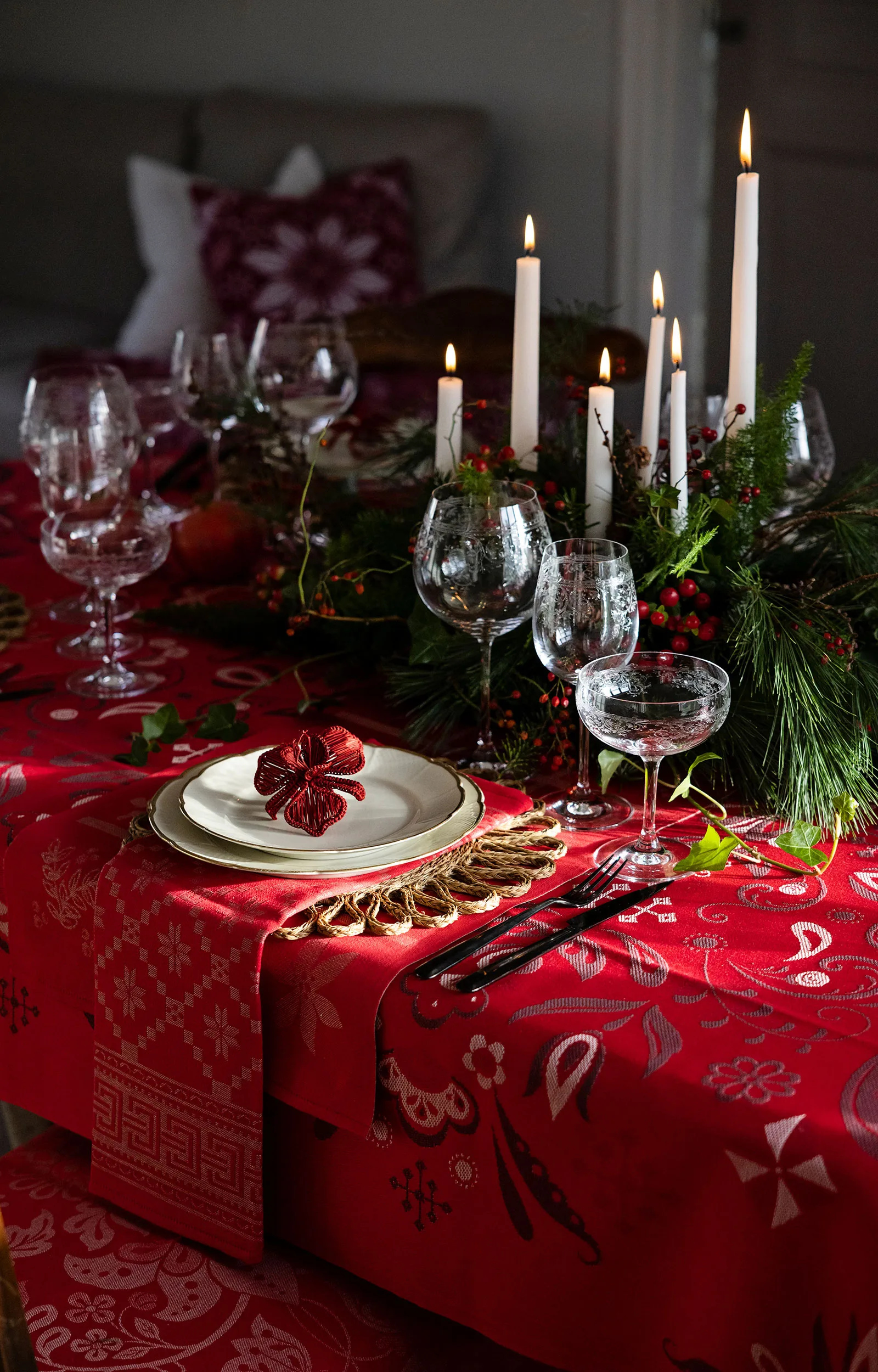 Τραπεζομάντιλο Torplyckan 145x250 εκ., Κόκκινο Ekelund Linneväveri