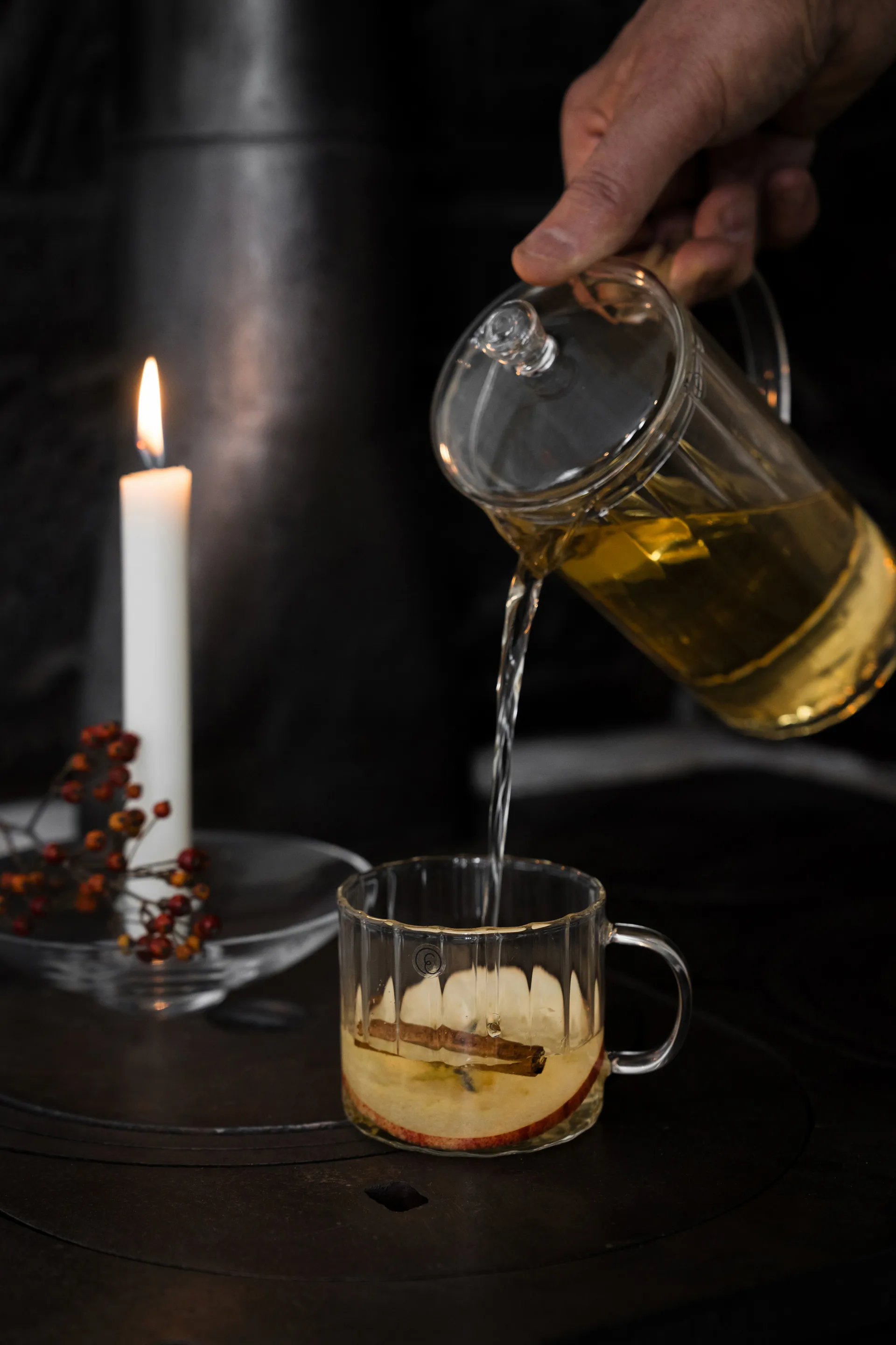 Γυάλινη κανάτα Ernst με ανάγλυφο σχέδιο, 1 L, Διαφανές ERNST