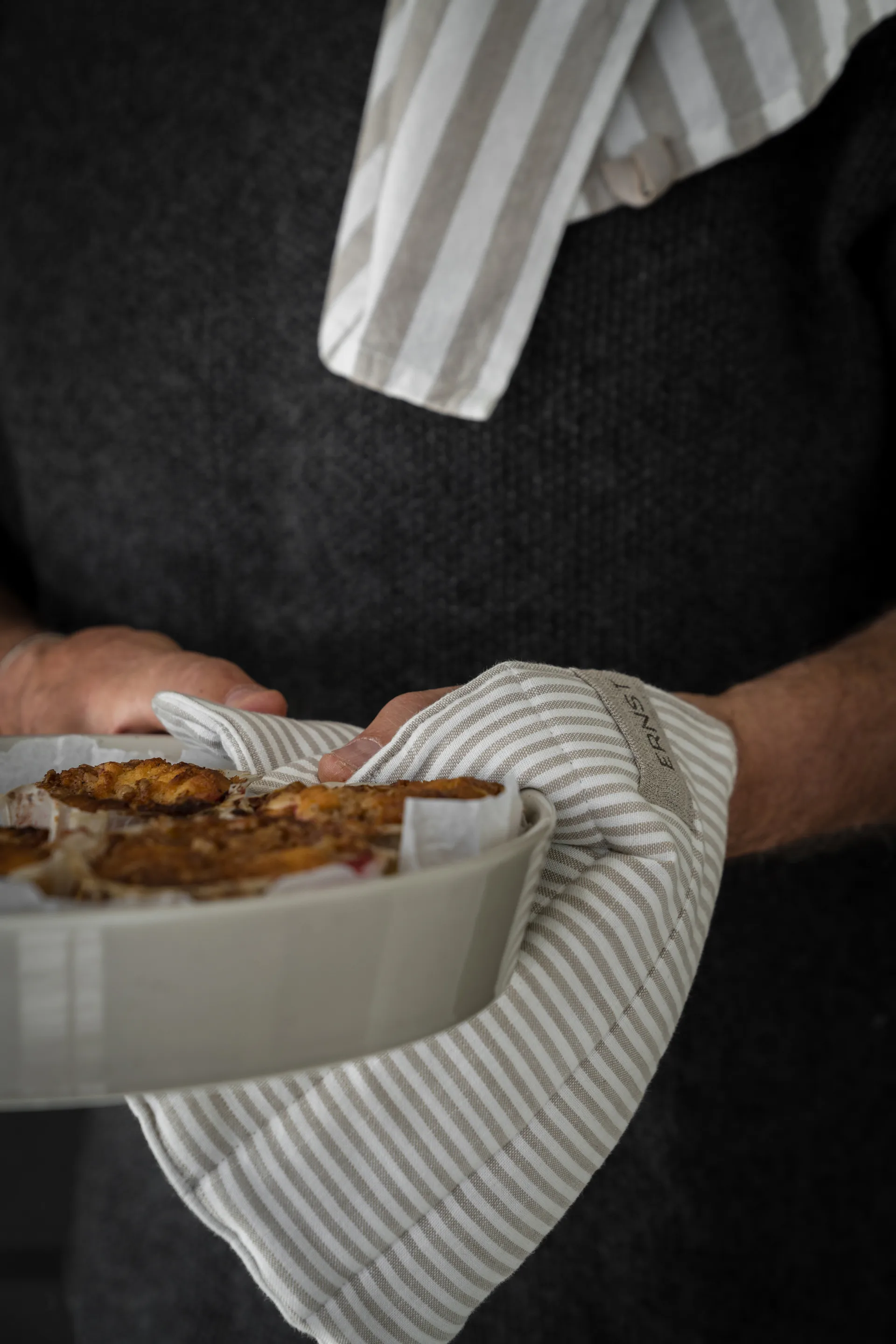 Πιάστρα κατσαρόλας Ernst ριγέ 23x25 εκ., Μπεζ-λευκή ρίγα ERNST