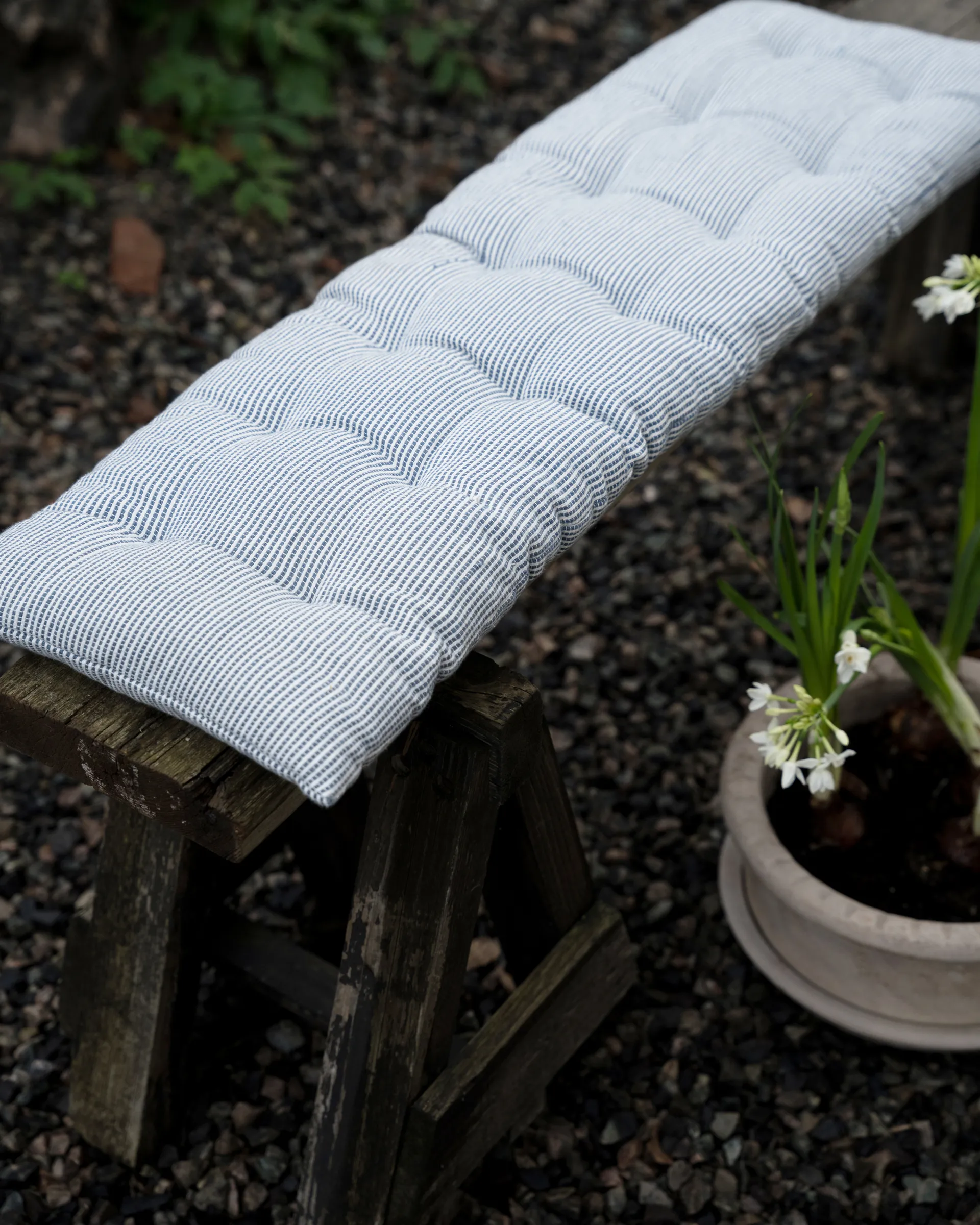 Μαξιλάρι σκαλοπατιών Ernst 30x100 cm, Μπλε-λευκό ERNST