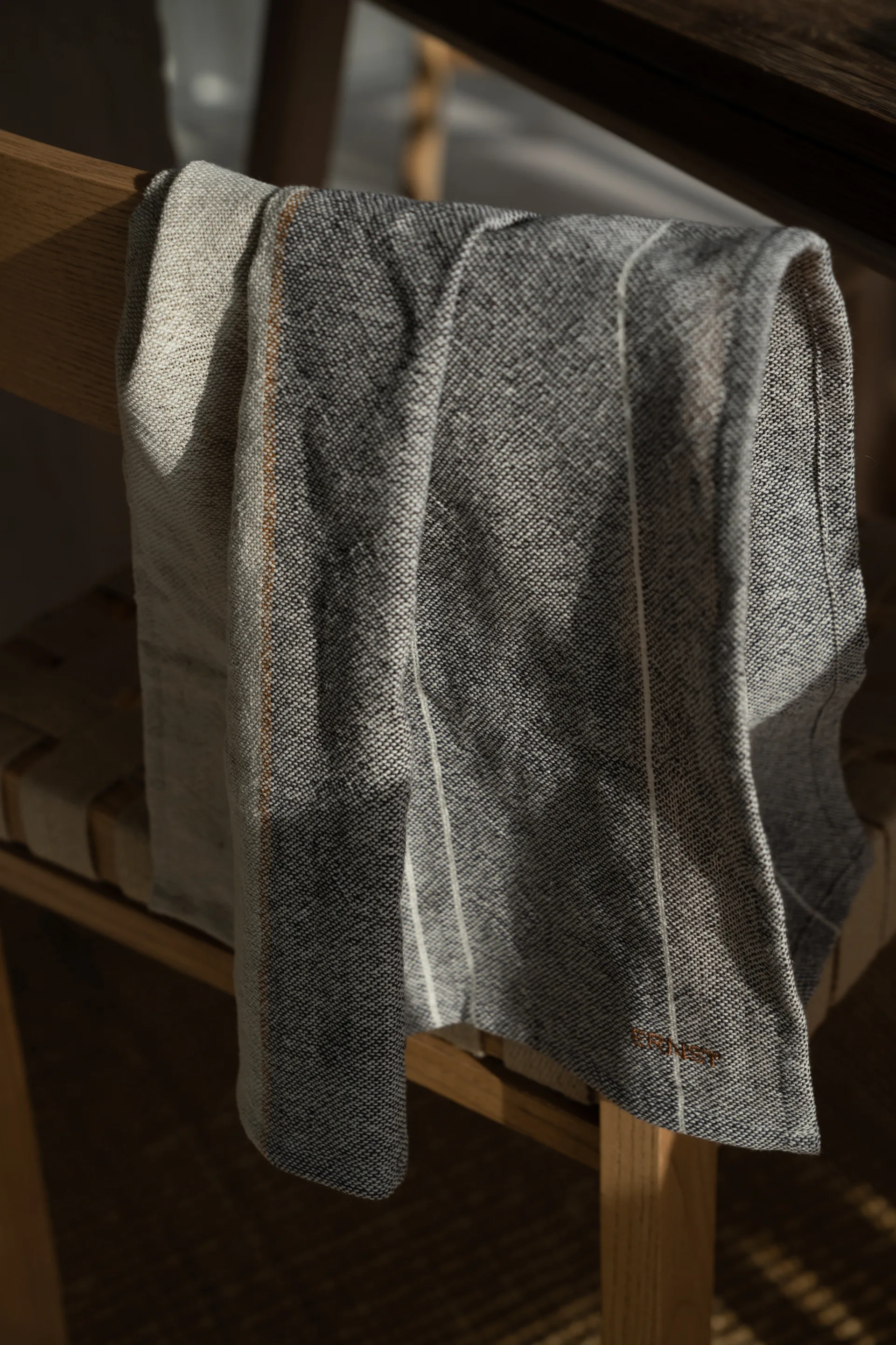 Ernst πετσέτα κουζίνας ημίλινο 47x70 εκ., Γκρι-φυσικό ERNST