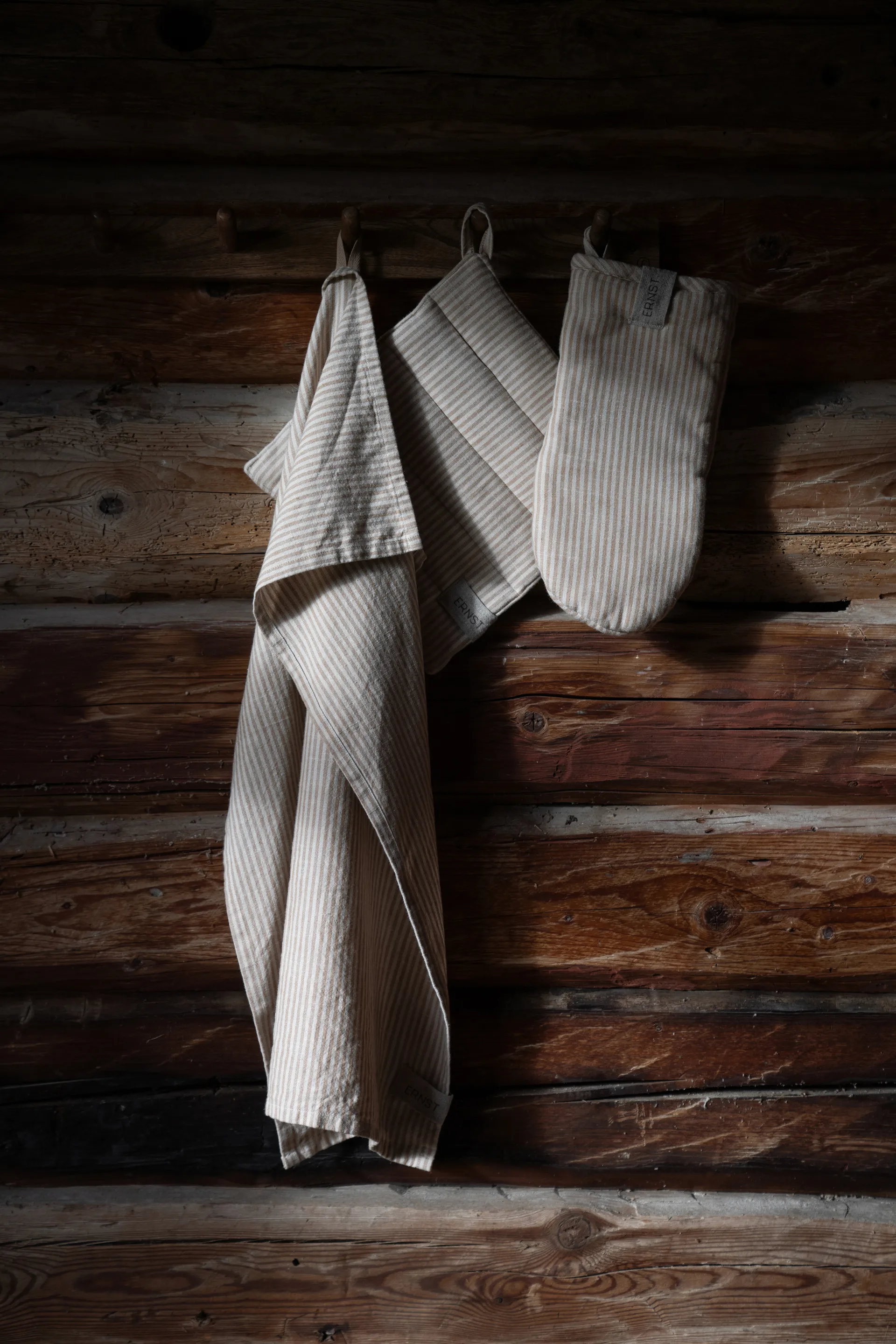 Πετσέτα κουζίνας Ernst λεπτές ρίγες 47x70 εκ., Μπεζ καραμέλα ERNST