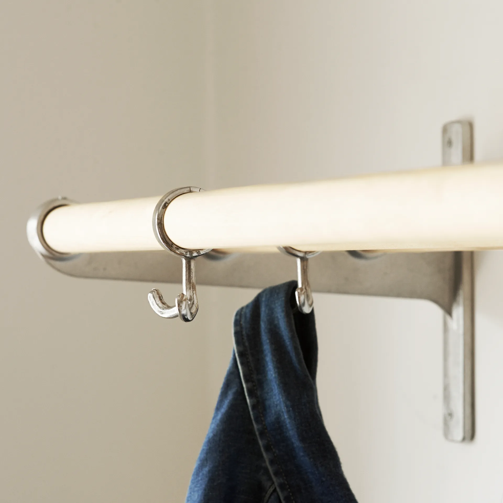 Nostalgi γάντζος Συσκευασία 2 τεμαχίων, αλουμίνιο Essem Design