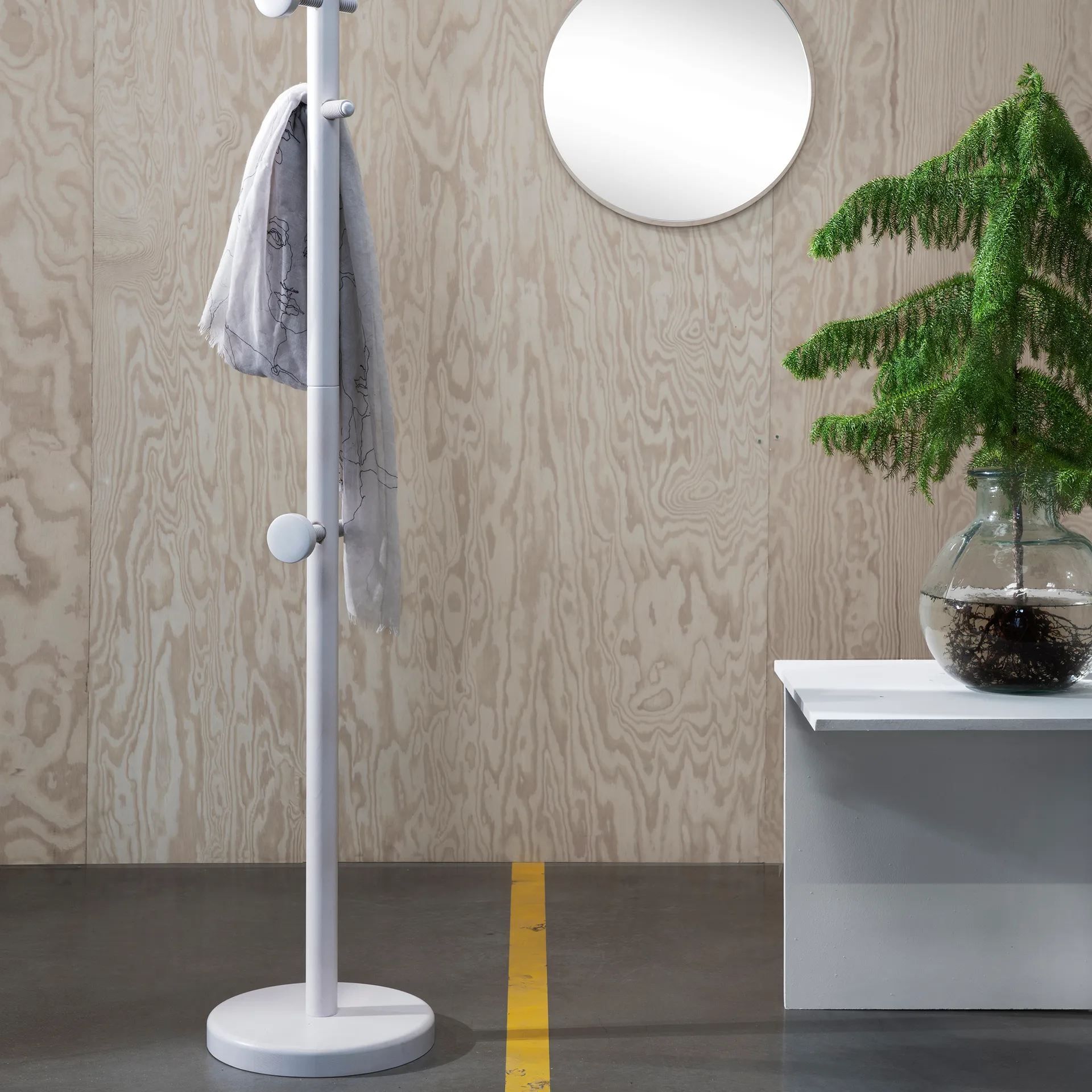 Screwed καλόγερος, Λευκό-βερνικωμένο Essem Design