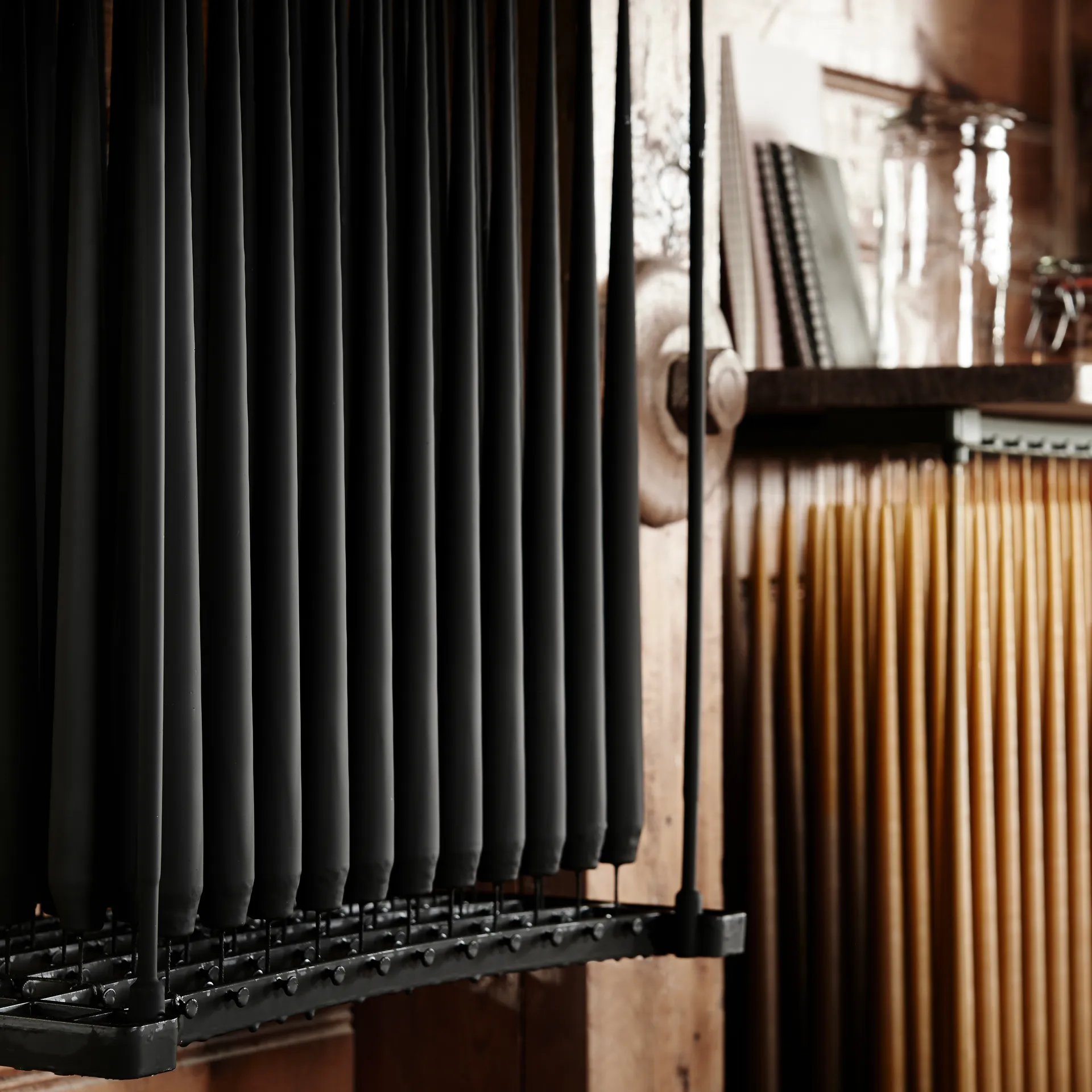 ester & erik κερί Συσκευασία 4 τεμαχίων ματ, raw black, 32 cm ester & erik