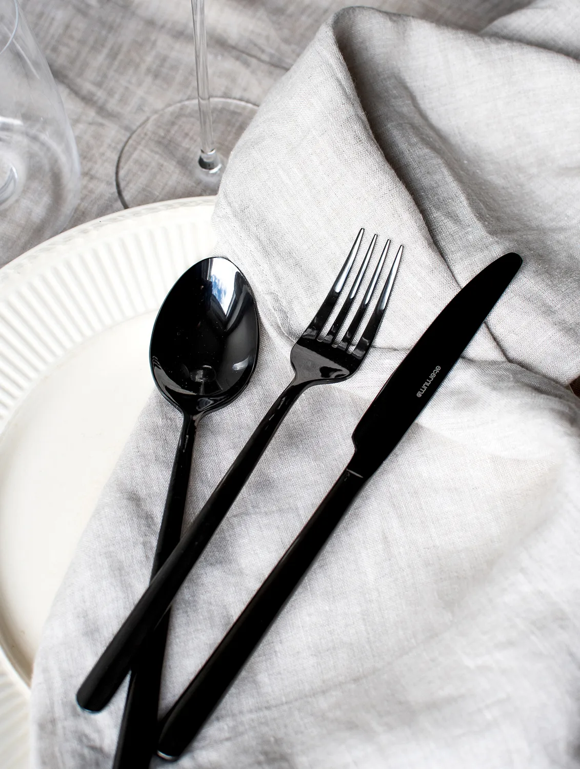 Eternum Nardo σετ μαχαιροπήρουνων 16 τεμ., Μάυρο Eternum