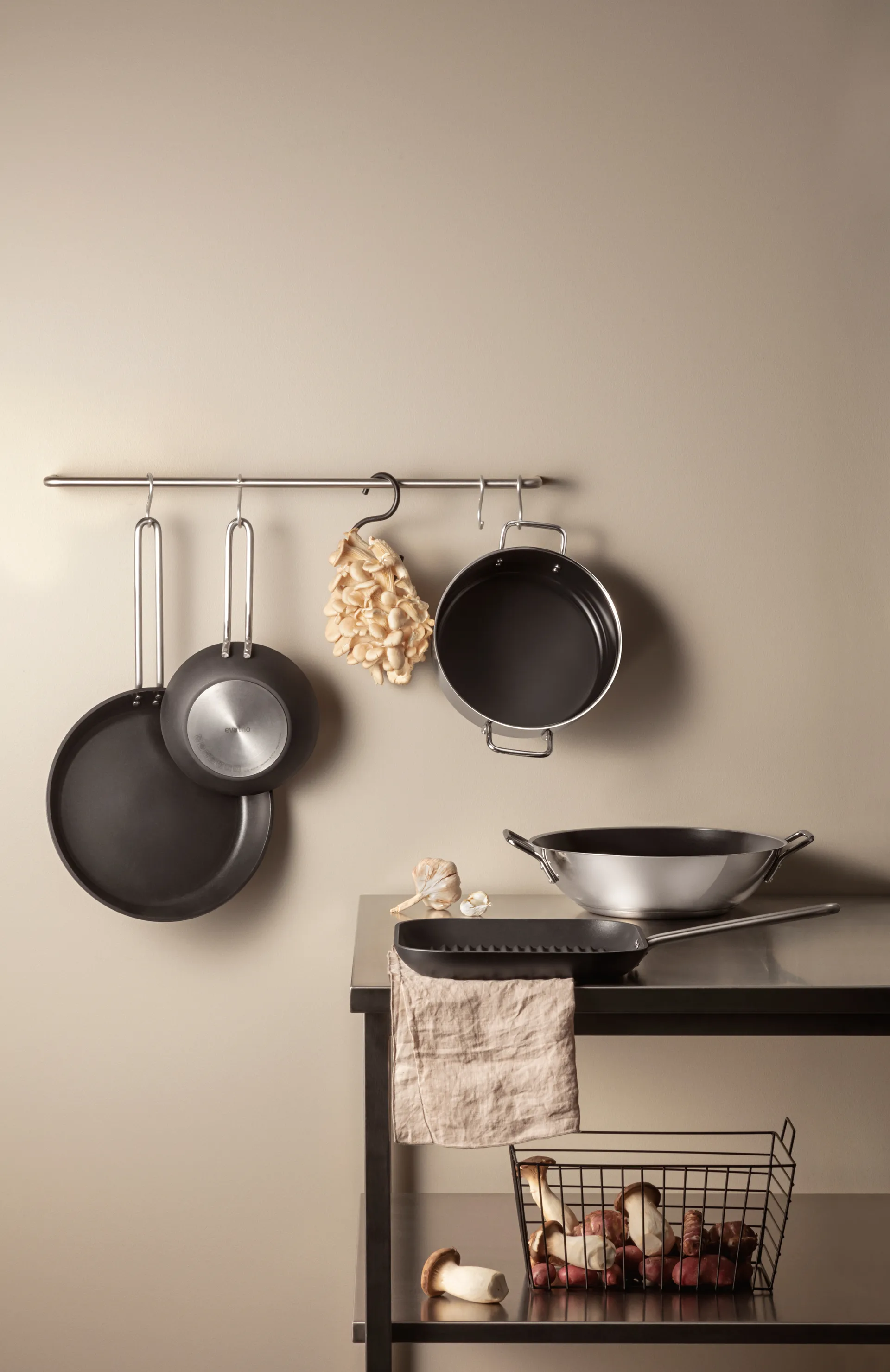 Eva Trio Stainless Steel Slip-Let κεραμικό wok τηγάνι, 32 εκ. Eva Solo