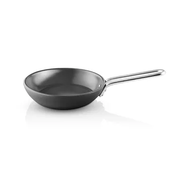 Professional Laser Titanium Slip-Let τηγάνι - Black, Ø20 εκ. - Eva Solo