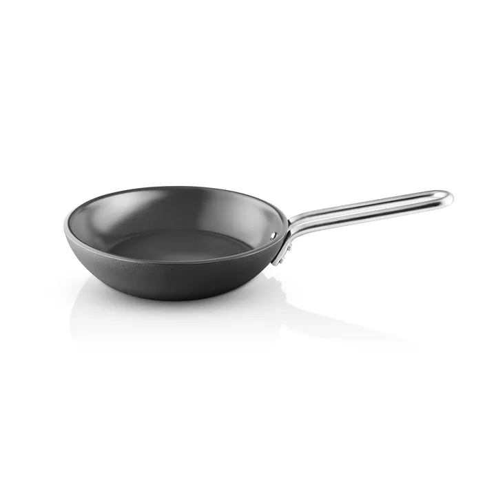Professional Laser Titanium Slip-Let τηγάνι - Black, Ø20 εκ. - Eva Solo