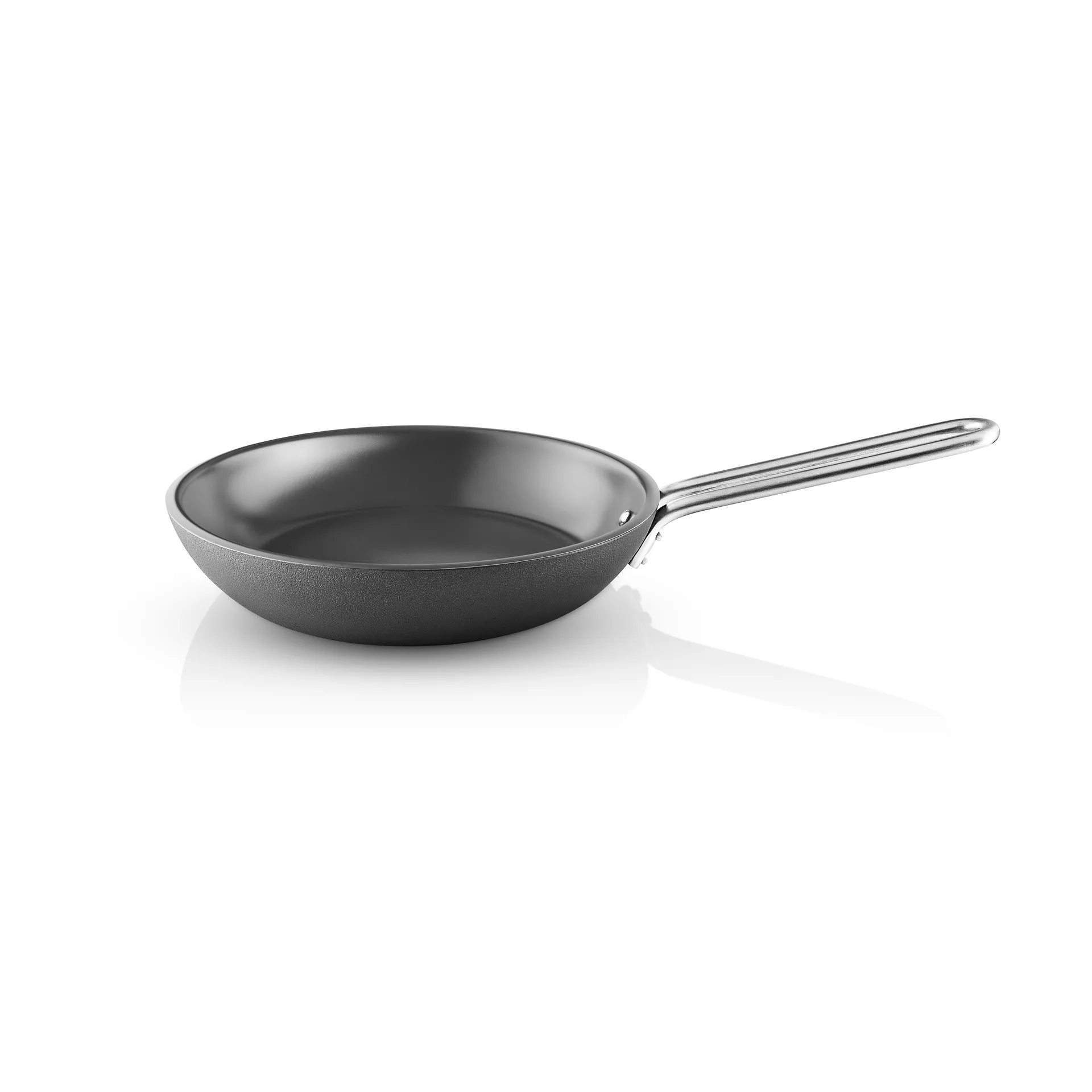 Professional Laser Titanium Slip-Let τηγάνι, Black, Ø24 εκ. Eva Solo