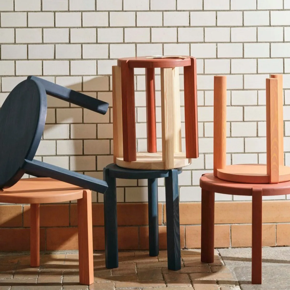 D108 Ragnesminde πλαϊνό τραπέζι Ø35 cm, Carmine red FDB Møbler