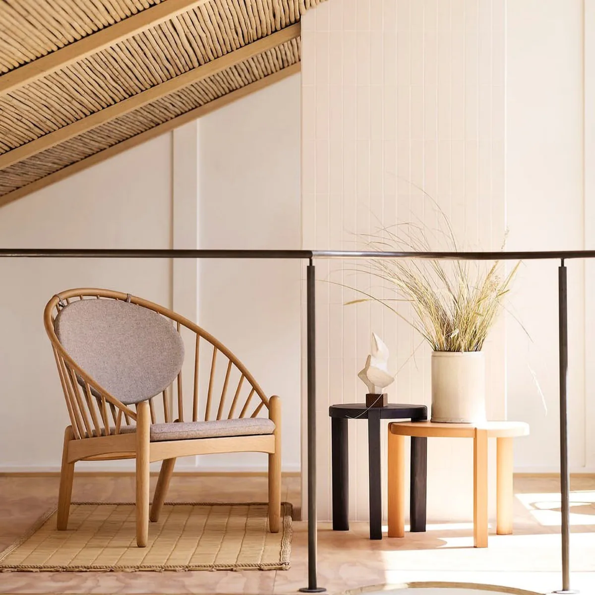 D108 Ragnesminde πλαϊνό τραπέζι Ø35 cm, Midnight blue FDB Møbler