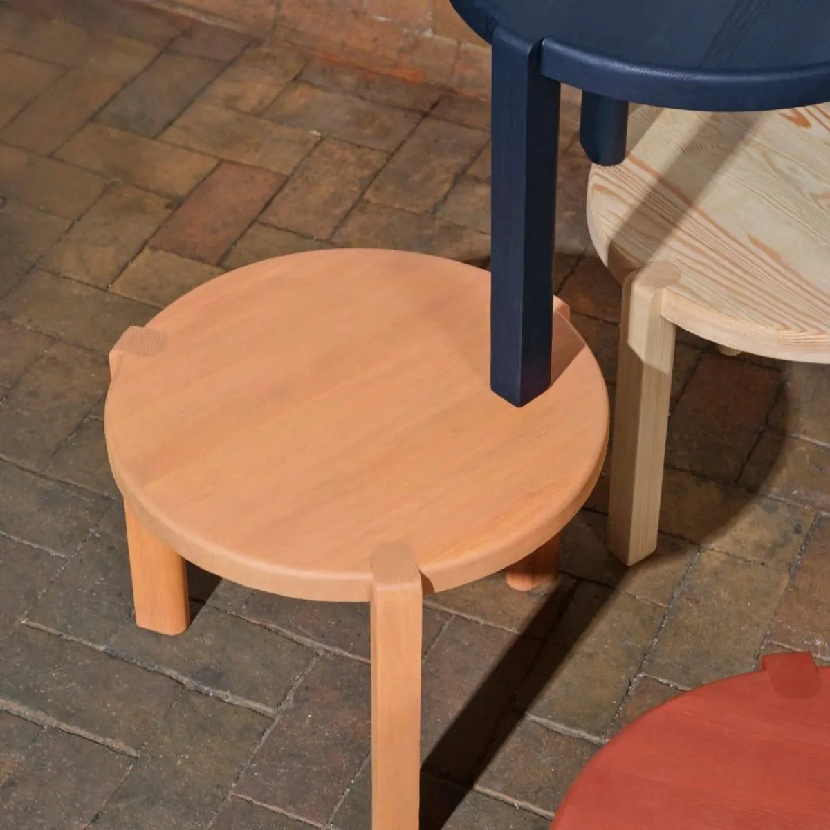 D108 Ragnesminde τραπεζάκι σαλονιού Ø48 cm, Ροδάκινο FDB Møbler