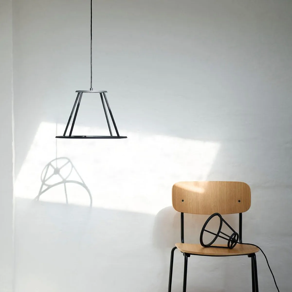 J182 Holmen καρέκλα, Oak veneer-black legs FDB Møbler