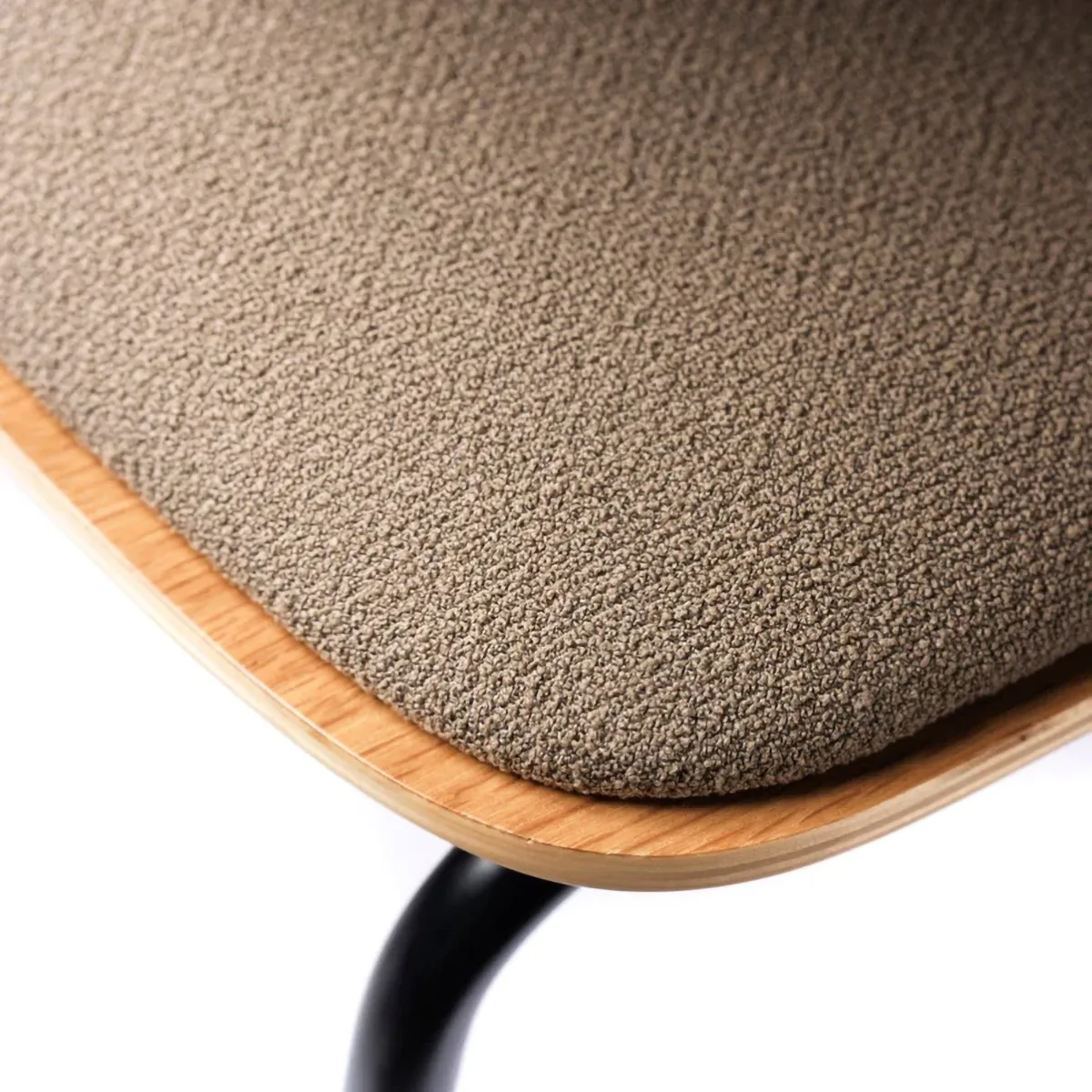 J183 Holmen πολυθρόνα με μπράτσα, Oak veneer-black legs-taupe FDB Møbler