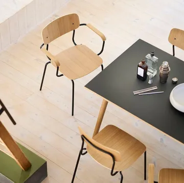 J183 Holmen πολυθρόνα με μπράτσα - Oak veneer-black legs - FDB Møbler